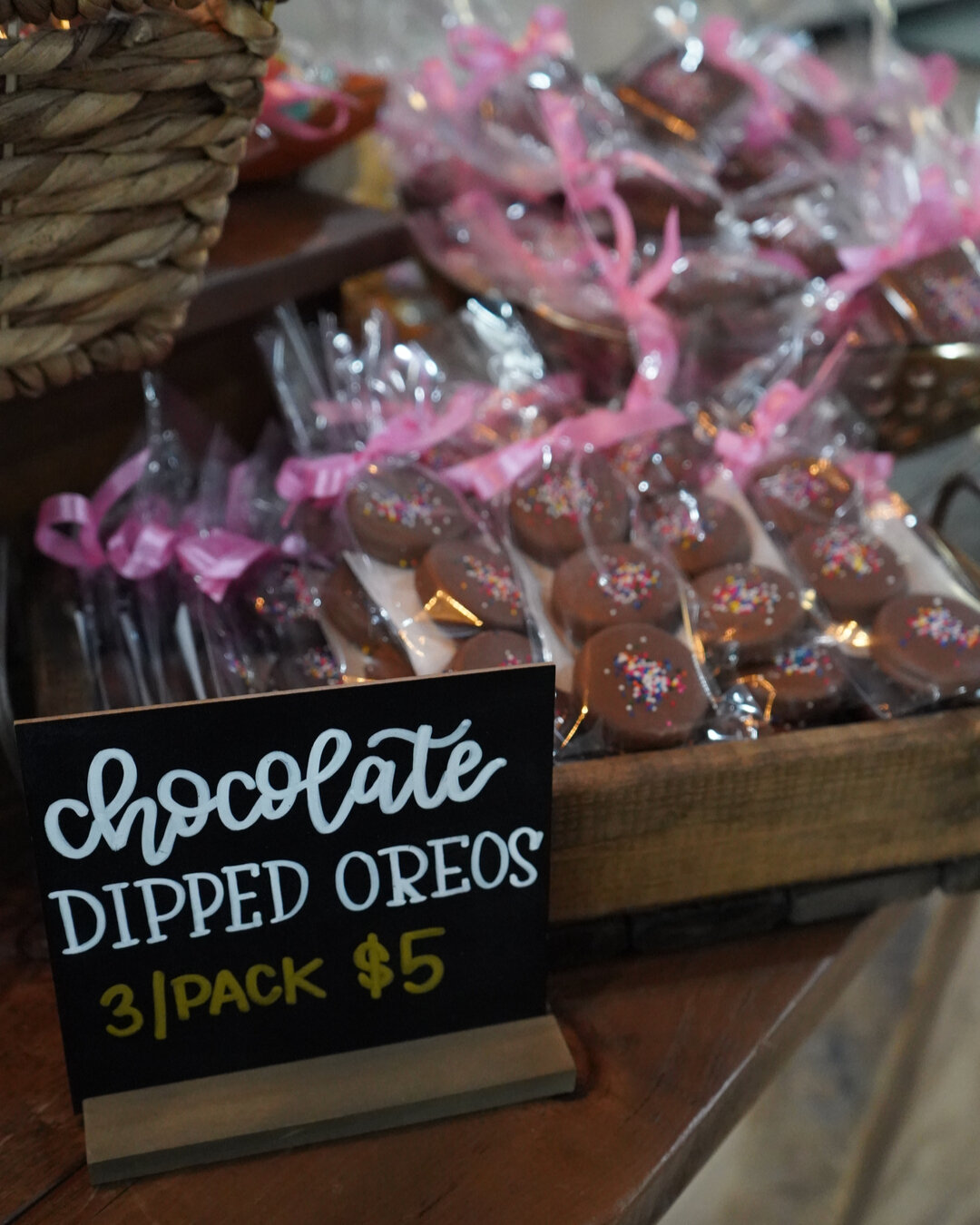 Our chocolate dipped Oreos are always a big hit! Come find out why for yourself 🤎​​​​​​​​
​​​​​​​​
📲Click the link in our bio to shop and make sure you check out some of the new items on our site!