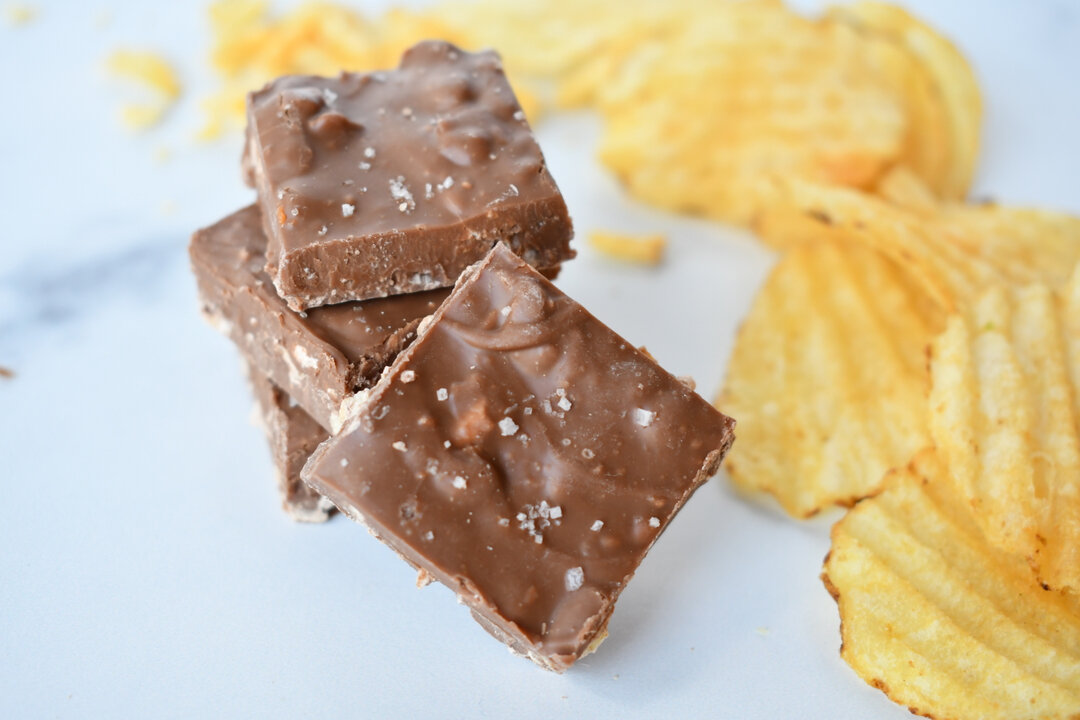 Sweet &amp; Salty, what's better than that? 🤤​​​​​​​​
​​​​​​​​
Our milk chocolate mixed with crushed wavy potato chips and light sprinkle of sea salt for a delicious crunch. The perfect sweet and salty bite!​​​​​​​​
​​​​​​​​
Stop by today and grab s