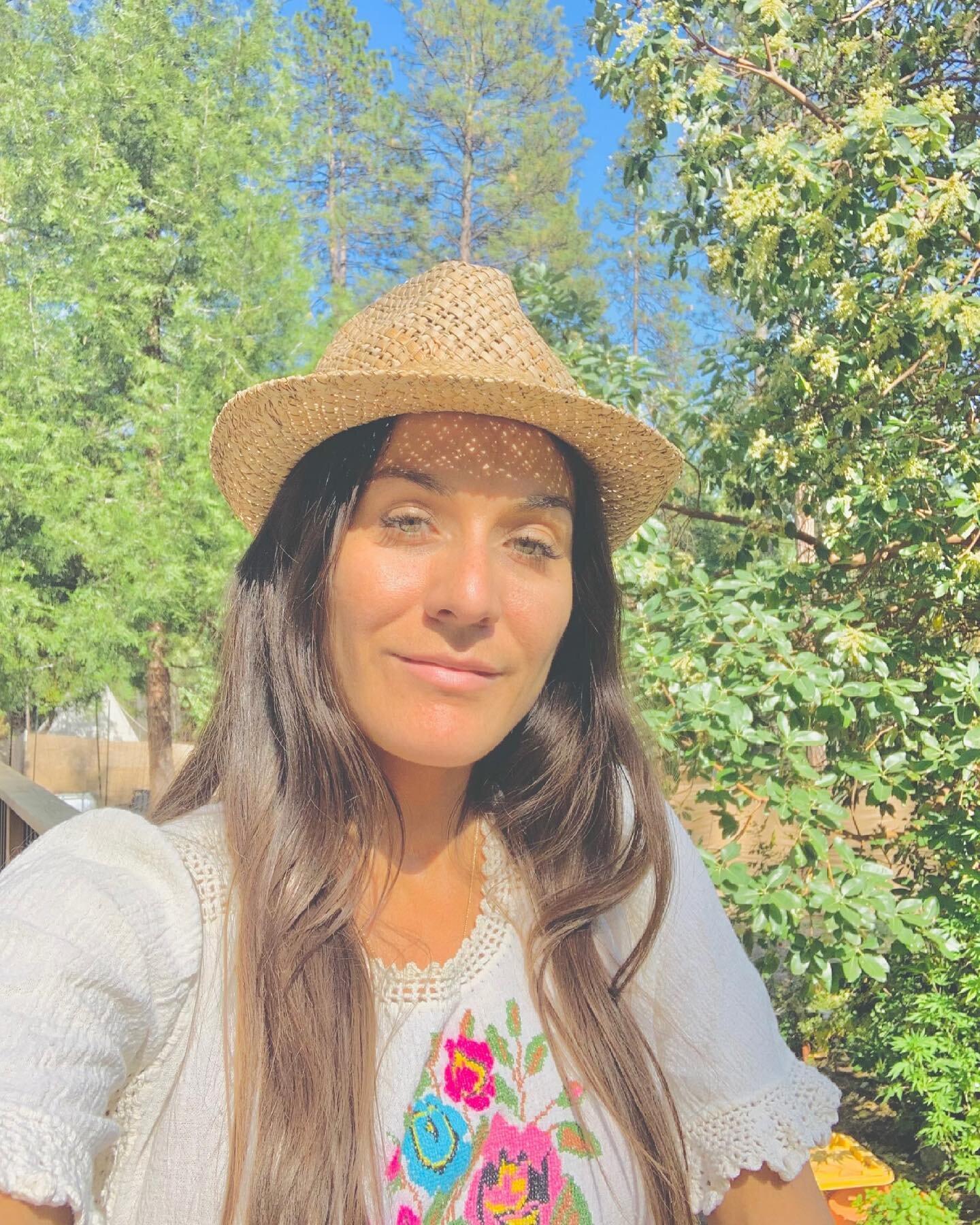 Hola beautiful humans 💛
I am just wanting to introduce myself here in this space as I see some new faces 
💛My name is Brittany Leigh and I am a serious goofball, lover of the plant realm &amp; deeply inspired by this gorgeous earth we coexist on 
?