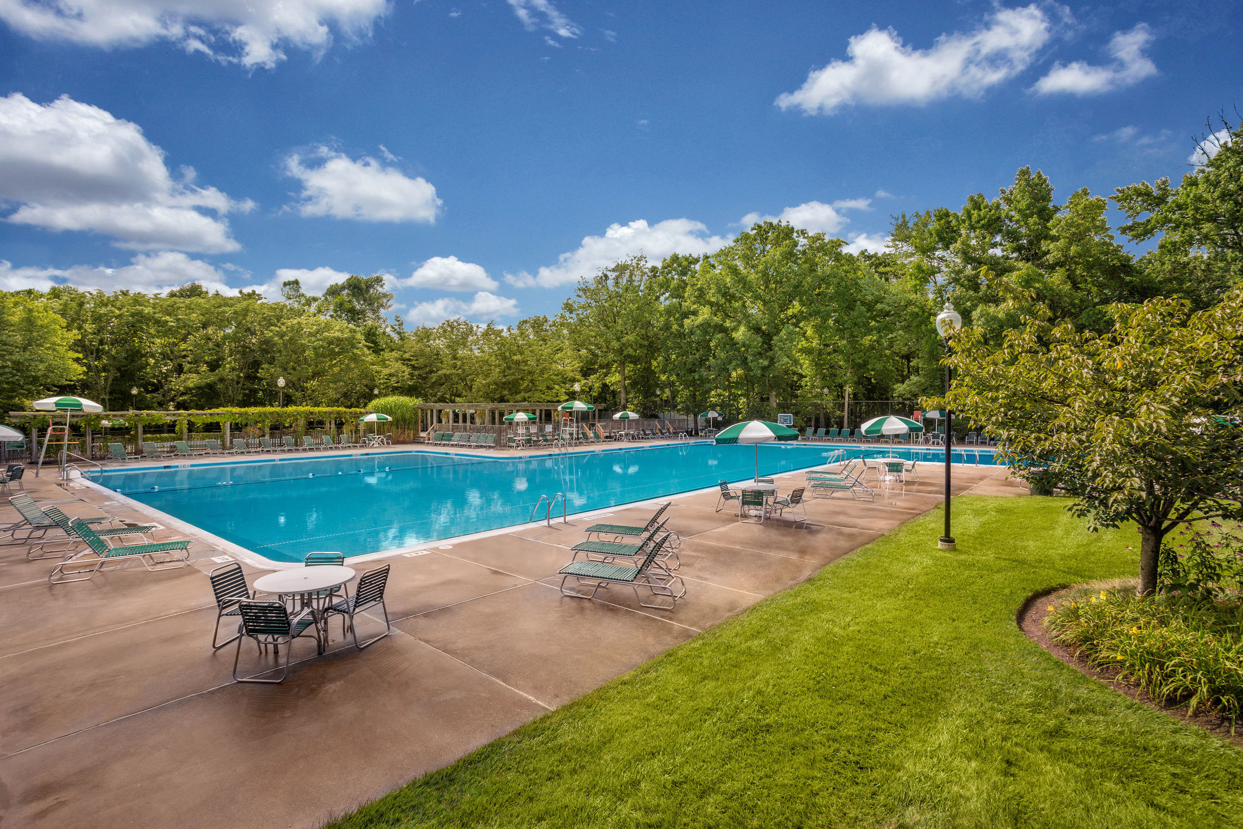 Swimming pool at Glen Oaks apartments