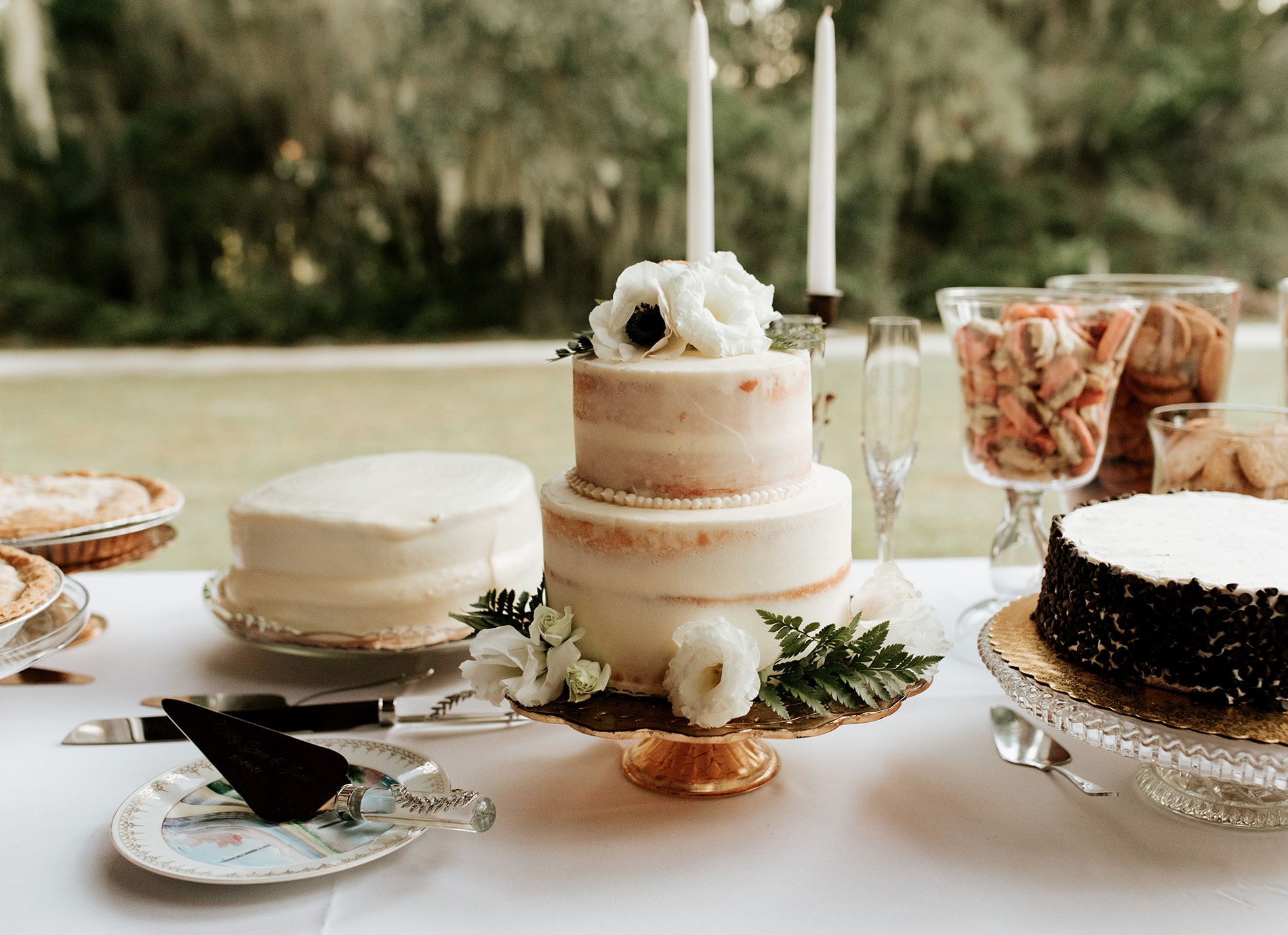 lowcountry-kitchen-catering-beaufort-sc-mary-grace-and-judd-kennedy-wedding-ceremony-cakes-min.jpg