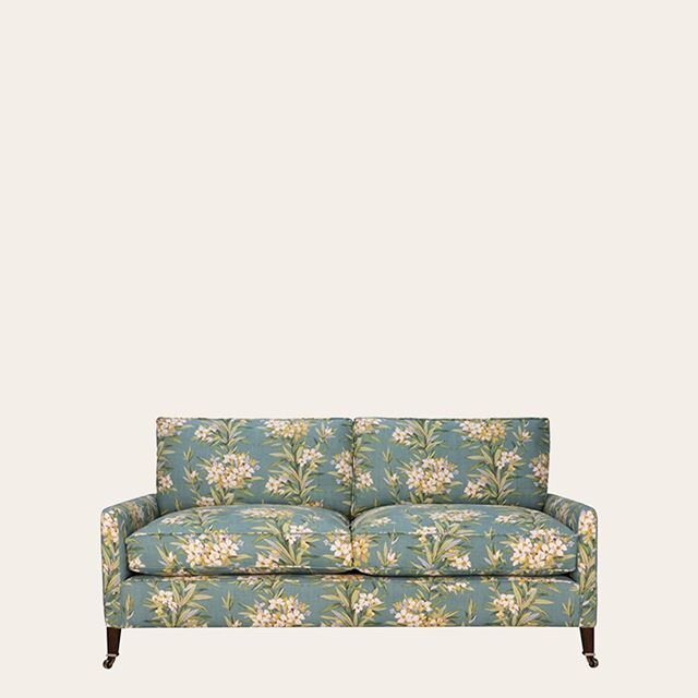 This is the Sanford Sofa we have designed with @davidseyfried, with @turnellandgigon Jean Monro Orleander in Sea Green.  Swipe along the posts to see how using a strong fabric gets better when you combine it with strong walls, and look how many optio