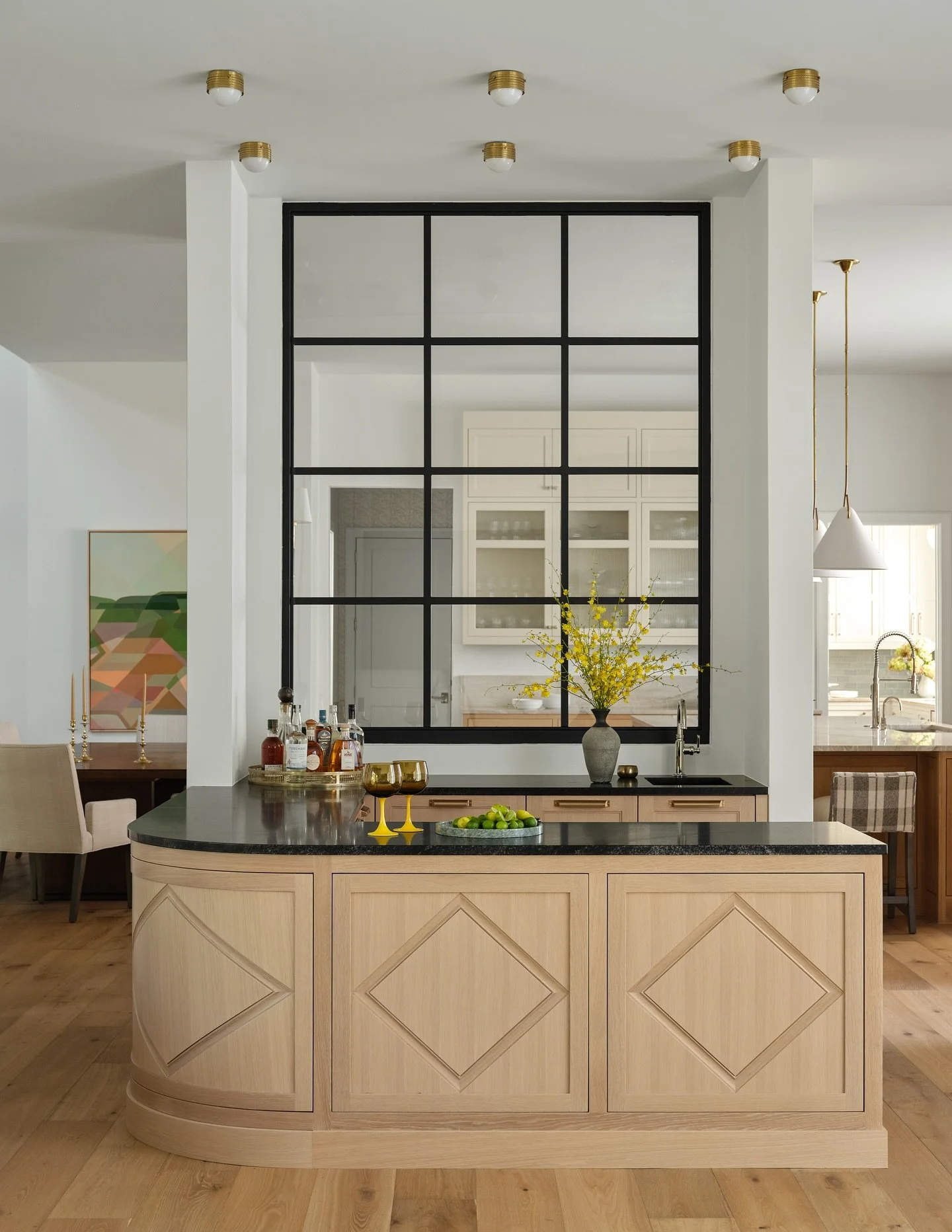 @housebeautiful showed us some love this week in The Ultimate Designer-Approved Guide to Building the Best At-Home Bar (casual flex, link in stories), so we thought we&rsquo;d serve up another killer home bar. That cabinet detail? Obsessed. The inter