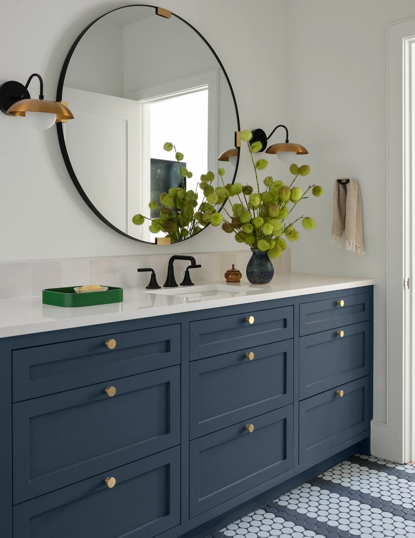 With my own primary bathroom renovation starting to take shape (check stories for an update 👀) and lineup of client bathrooms in progress, we&rsquo;ve had bathrooms on the brain lately. 

Sharing a few recent favorites. From moody to playful to sere