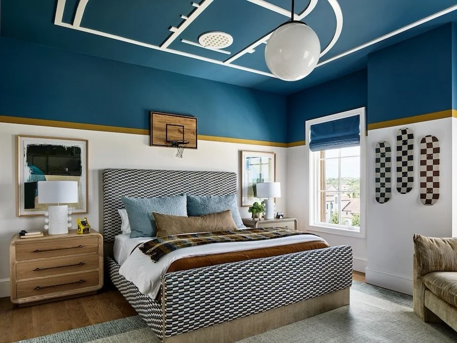We&rsquo;re in the midst of March Madness, so naturally we&rsquo;re sharing this basketball-loving teen room!🏀🗑️ Can we talk about this ceiling for a sec?! Millwork execution 💯

Design: @lark.interiors 
Photography: @stacyzaringoldberg