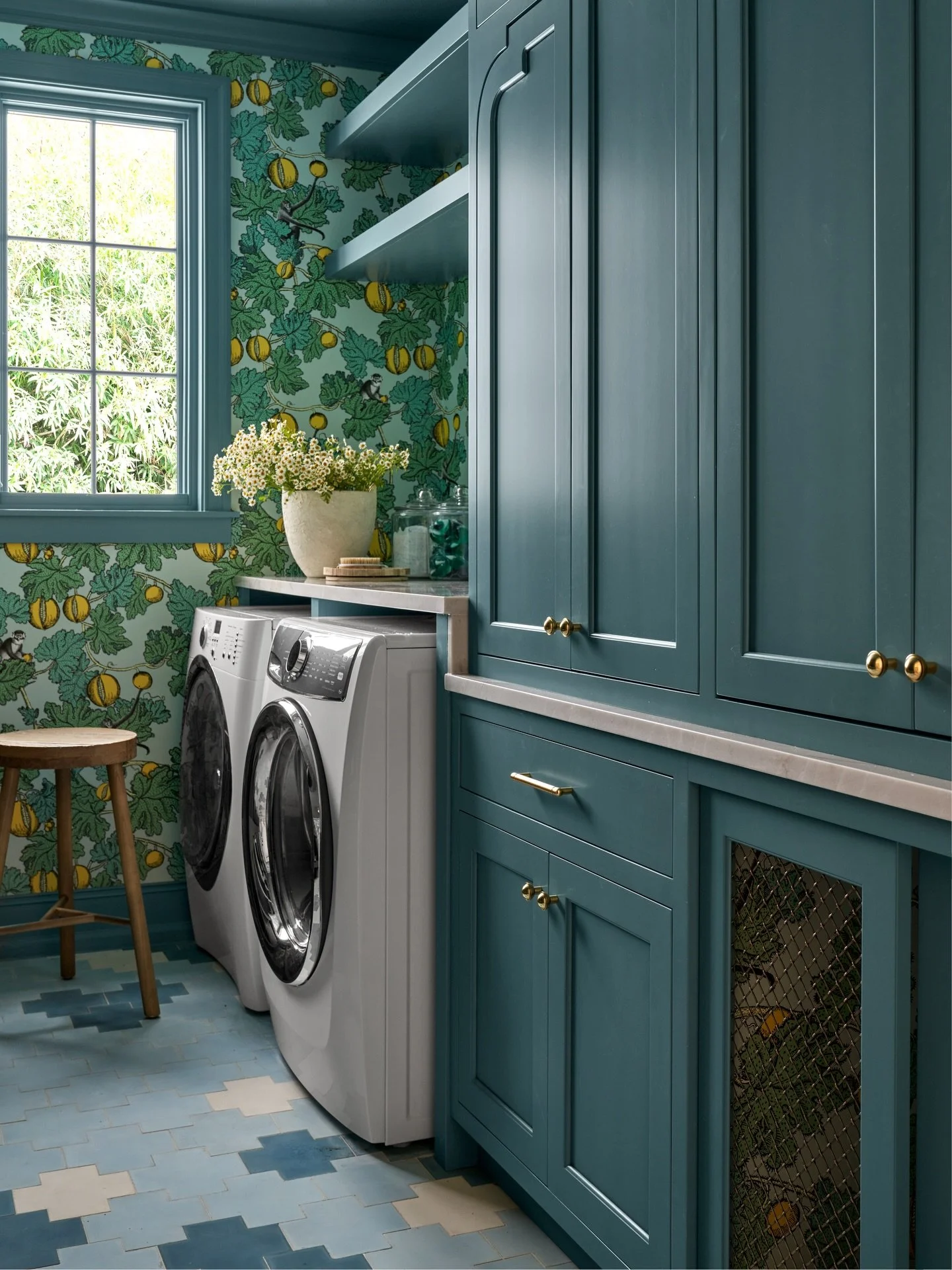 The secret to not hating laundry day? Make your laundry room fun 🐒

Do I love it now? No. But is it slightly more enjoyable when I&rsquo;m surrounded by monkeys and cute little details? Absolutely.

Photography: @nathanschroderphoto