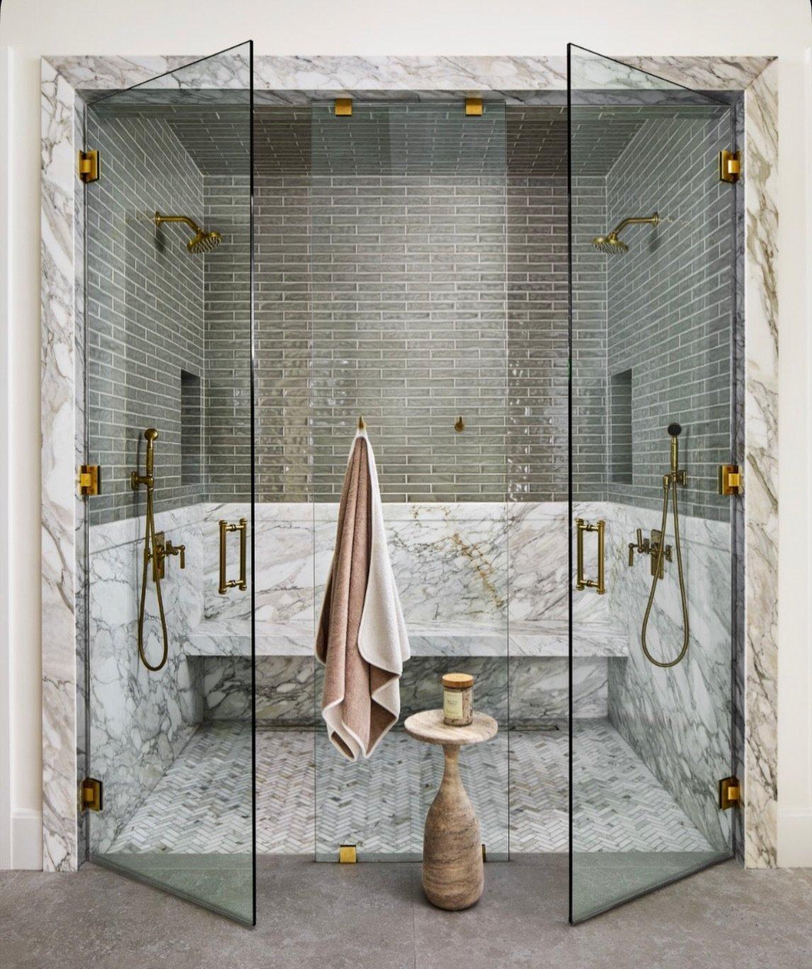 His and Hers 🚿

Design: @lark.interiors 
Photography: @stacyzaringoldberg