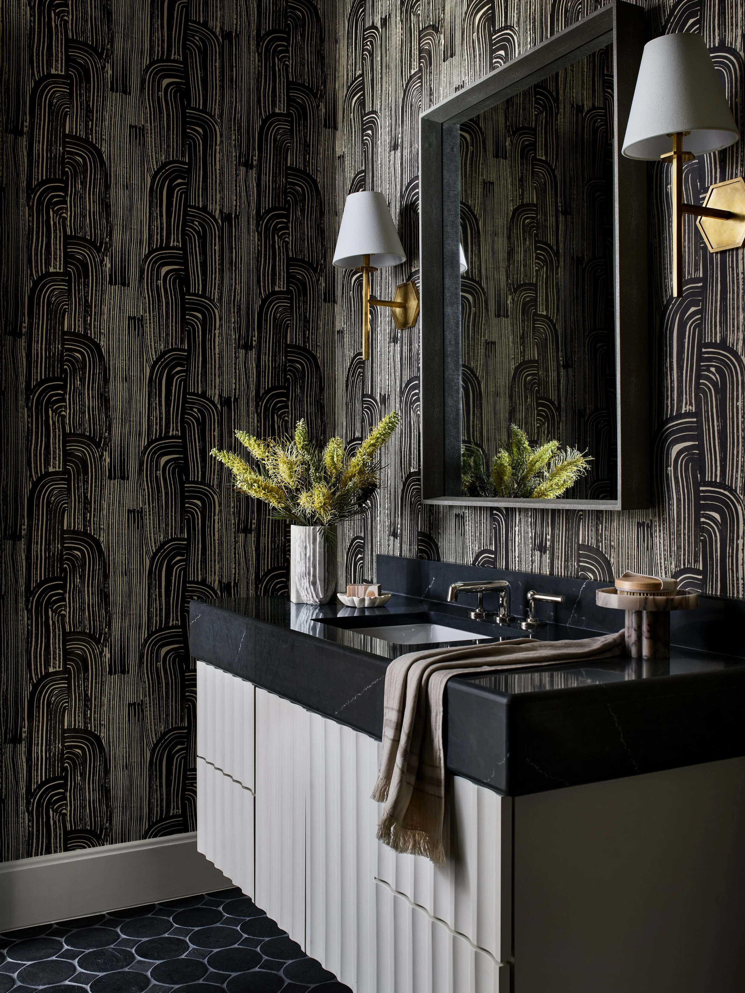 Memorial Day weekend in Texas means one thing: summer is officially here! The kids are out of school, the heat is settling in, and pool days are ahead. So, it only feels right to kick off MDW by sharing this gorgeous moody pool bath 😍 We love her. 
