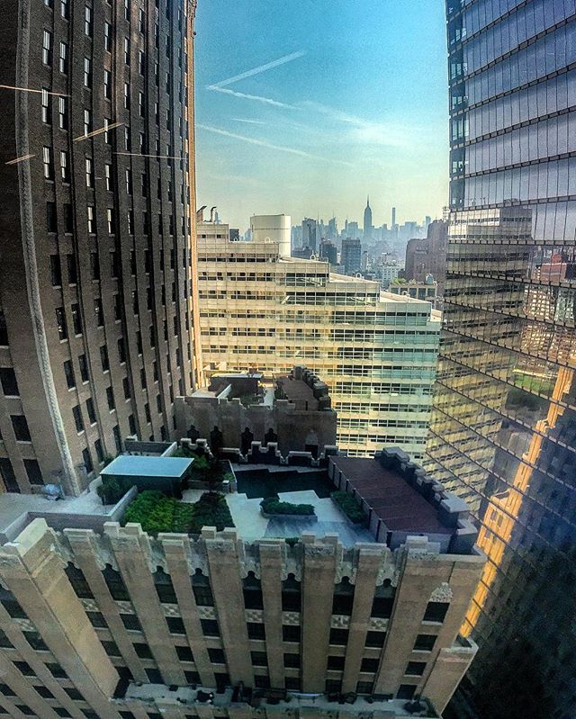 Goooooooooooood Mornin&rsquo; New York City!!! Always nice to get a view from 1WTC to start your day, too bad this ain&rsquo;t my office, which speaking of- I should get to my desk... #sitesurvey #walkthru #1wtc #nyc