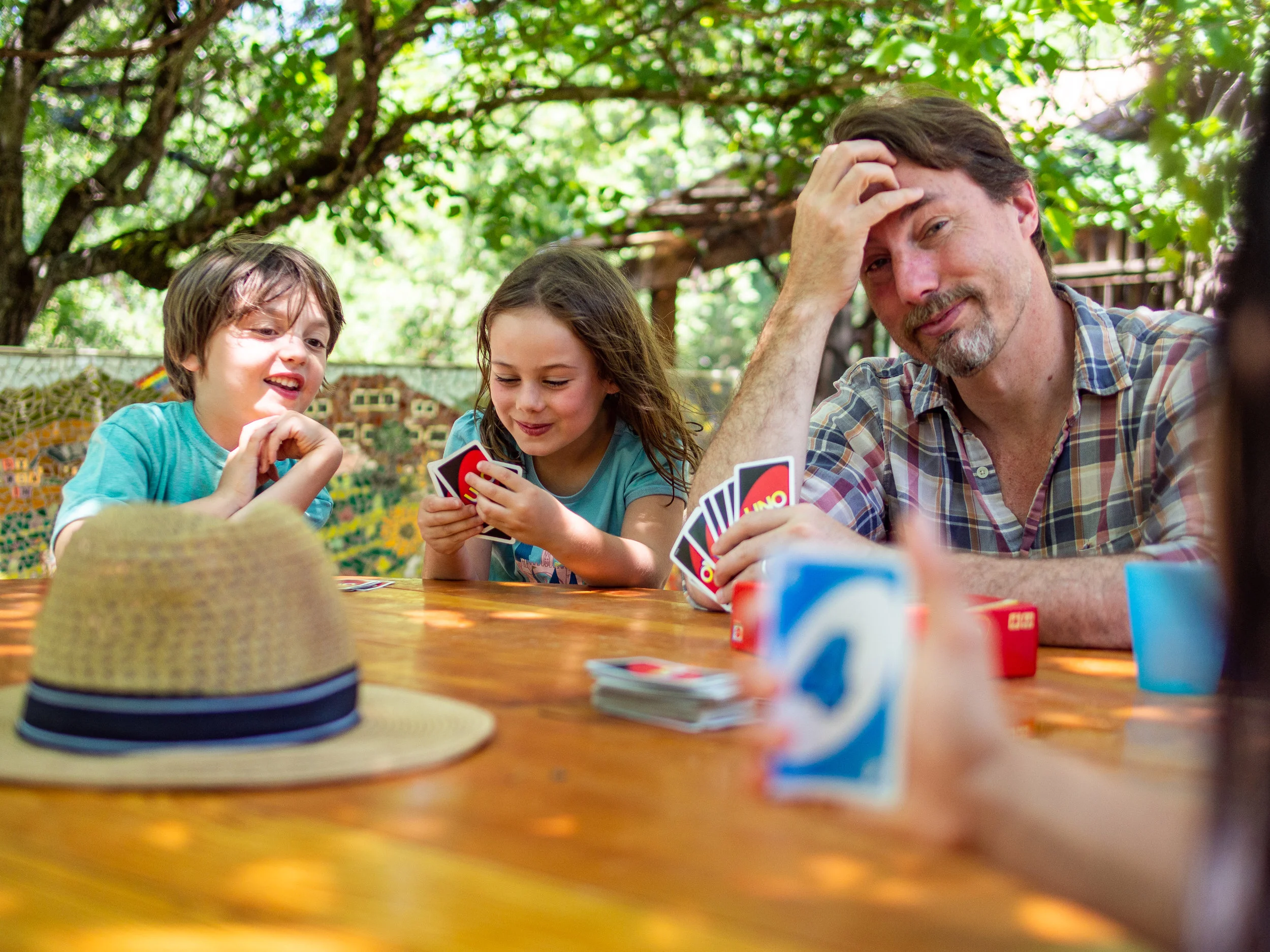 Bill, forced to take a vacation from his demanding job of keeping the World Wide Web up and running, showing these kids how Uno is actually played. 