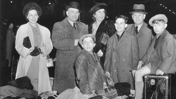 German Jews leaving Germany in the 1930s. (German Federal Archives. Photo courtesy Ethan Bensinger.) 