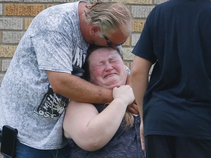 636622461346514452-AP-APTOPIX-School-Shooting-Texas.1.jpg