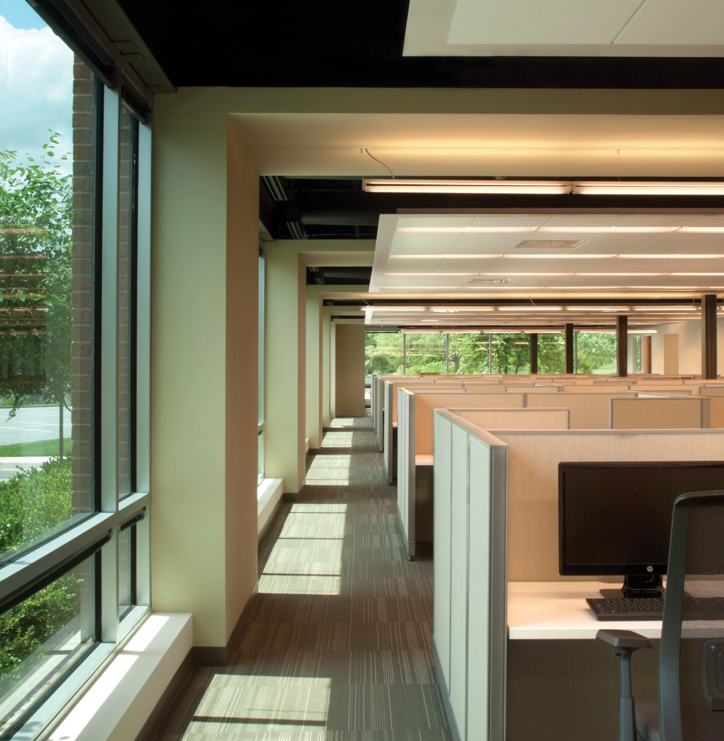 06-TCC-agent-floor.jpg