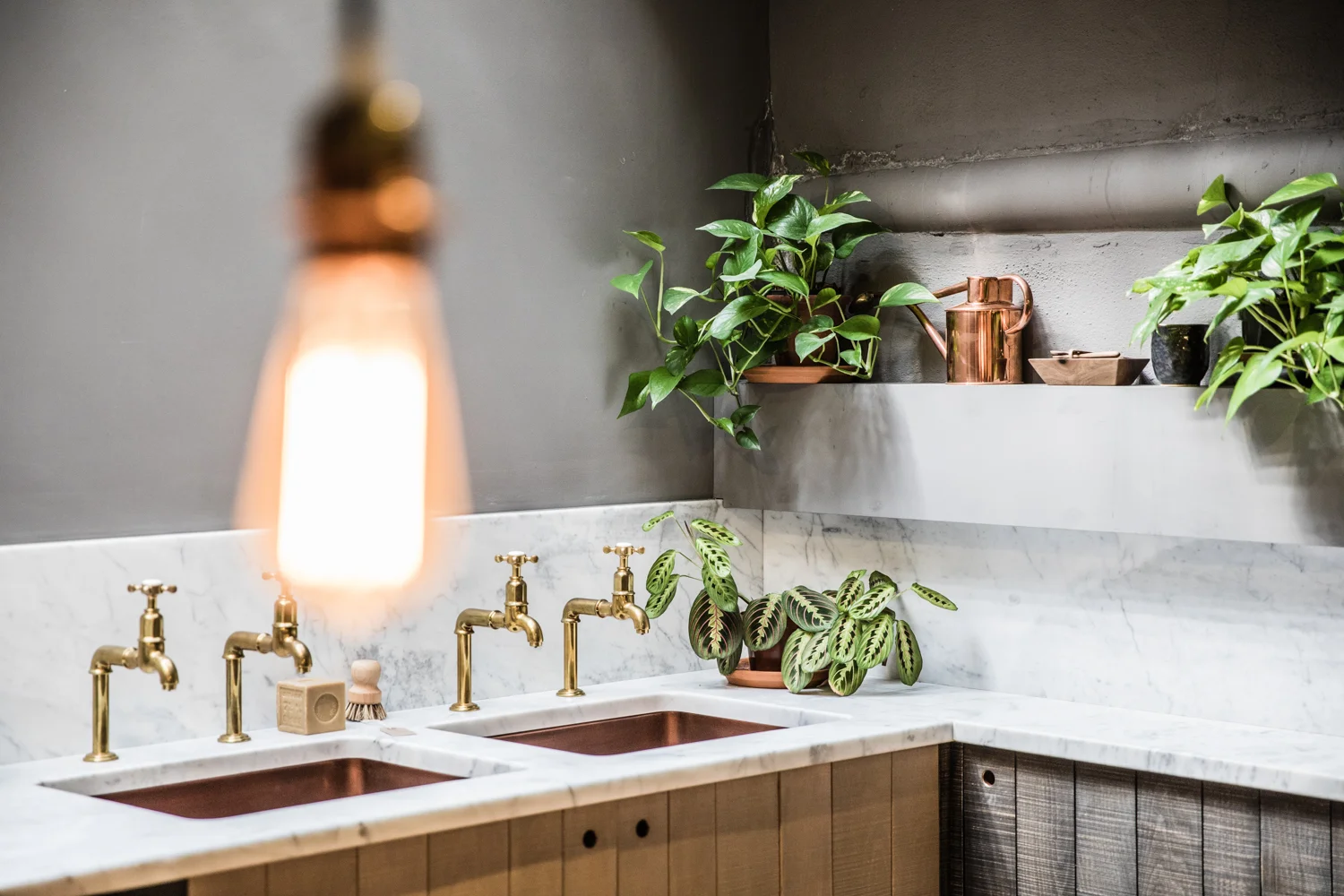 Clerkenwell Design week last year in the deVOL showroom giving me serious copper and brass inspiration (and look at their plant game!)