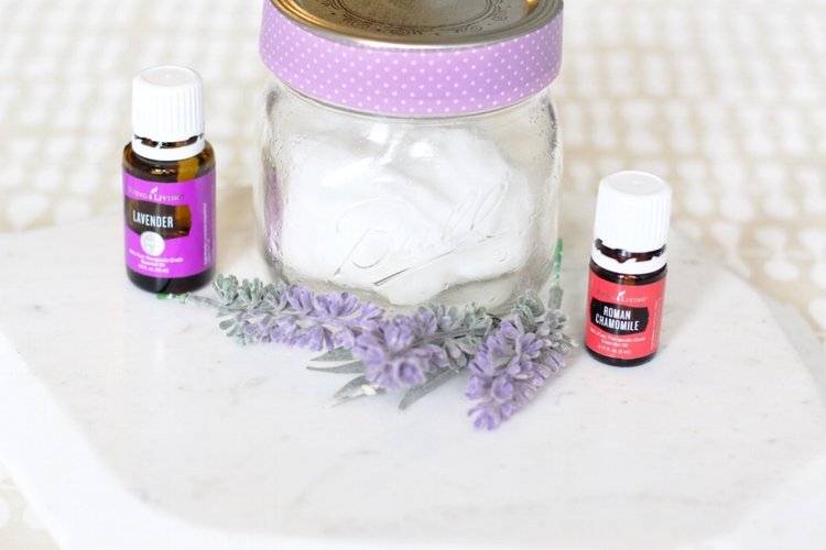 Makeup Remover DIY pads that are easy to make and uses only 4 Natural Ingredients! You can customize these pads with essential oils for added fragrance and benefits!