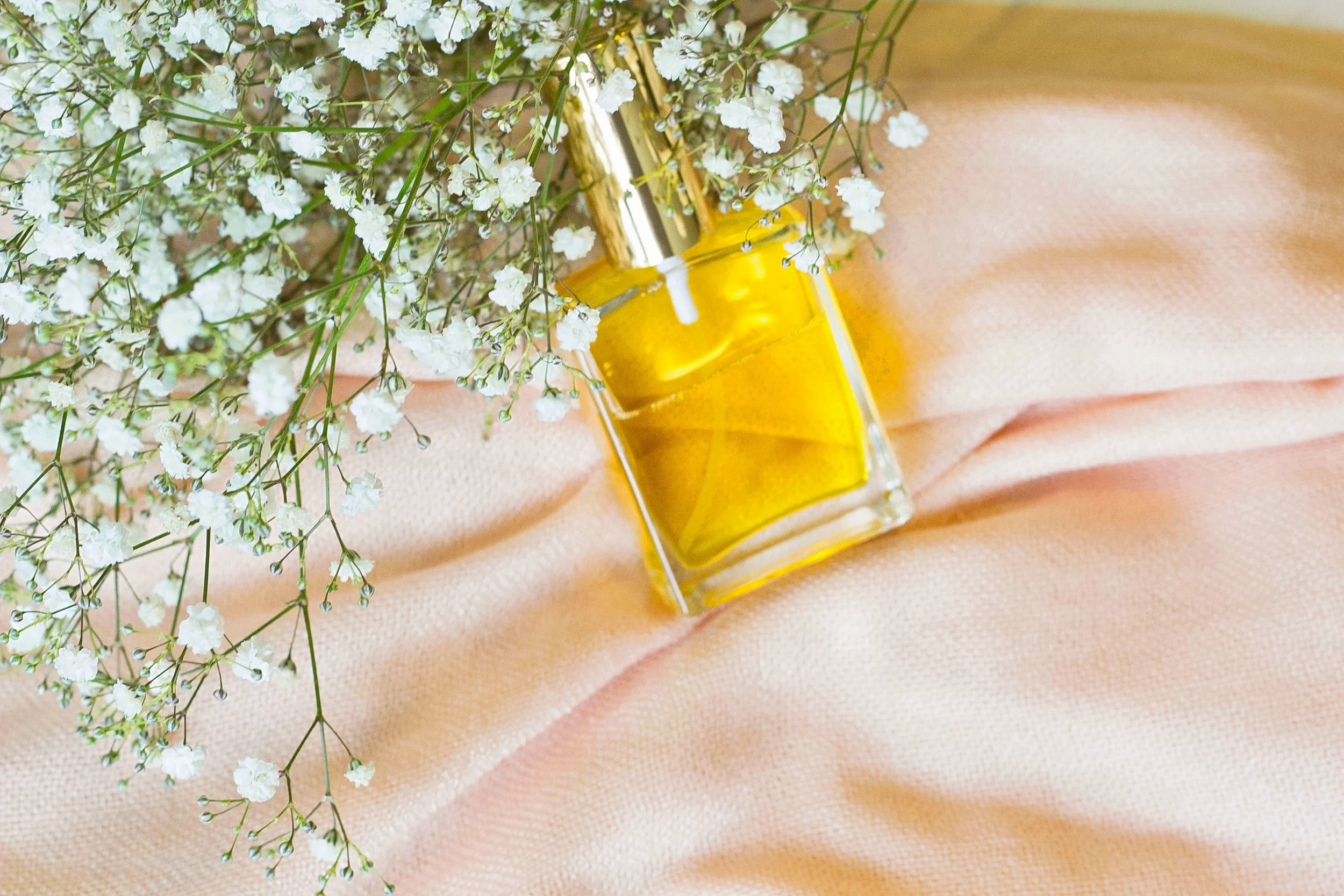 Secret of Perfume Oils for Long-Lasting Fragrance