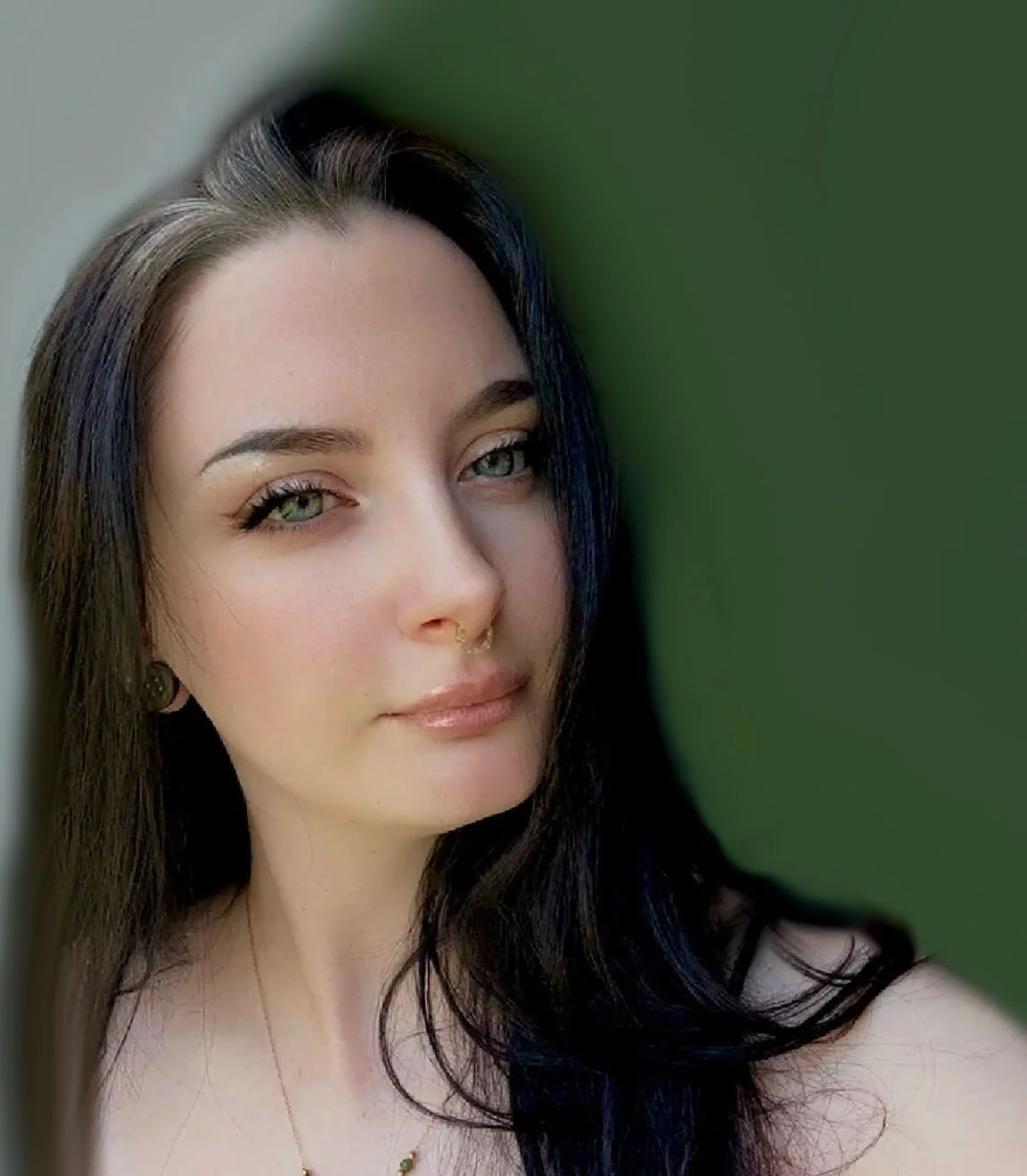 Meet the artist behind Alan Kessler&rsquo;s BEYOND GRIMM, Kali Kahn! Kali is a mixed media artist originally from Montpelier, Vermont currently living in Leesburg, Virginia. She studied art at the Montserrat College of Art in Beverly, Massachusetts. 