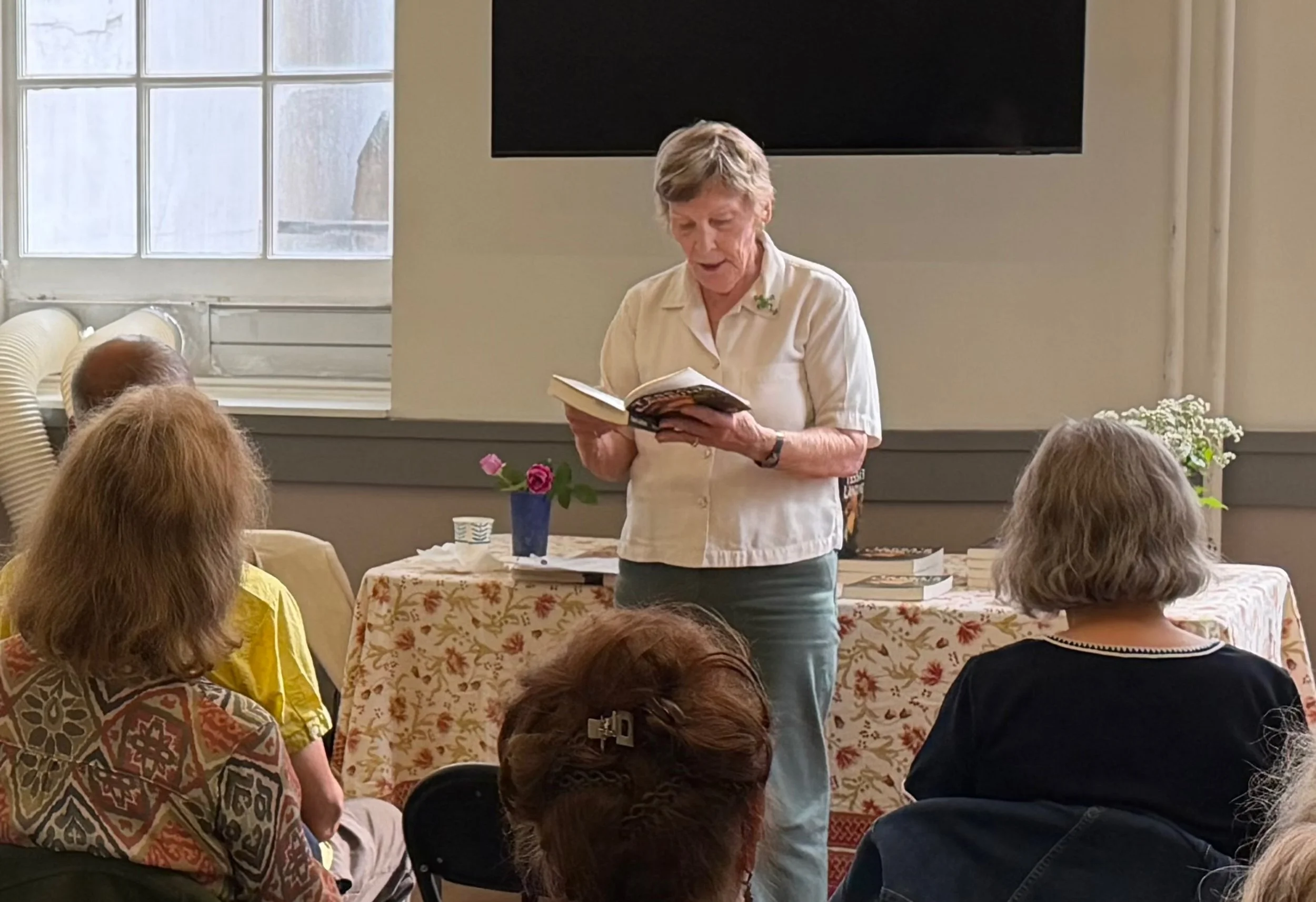 Author Maureen Brady had a lovely time reading and signing TESSA&rsquo;S LANDING her new historical fiction novel of the Irish immigrant experience to a packed audience at the @lgbtcenternyc this weekend!
.
#authorevent #maureenbrady #tessaslanding #