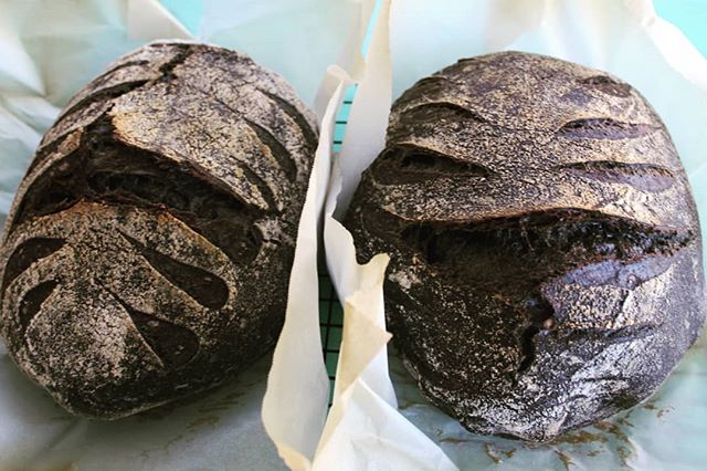 Black is beautiful ❤️
Activated charcoal sourdough loaf.
.
.
.
#sourdough #artisanbread #wildyeast #naturallyleavened #breadbosses #realbread #baking #charcoal #crumbshot