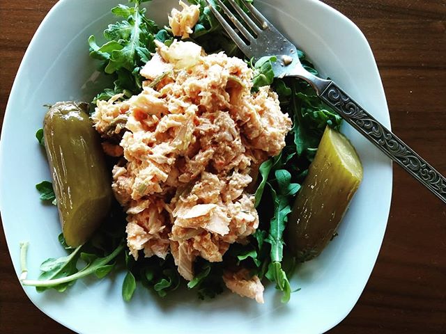 Kimchi wild tuna salad with homemade dill pickles on baby arugula
.
.
.
#homelunch #kimchi #wildtuna #pickles #dill #fermented #probiotic #arugula
