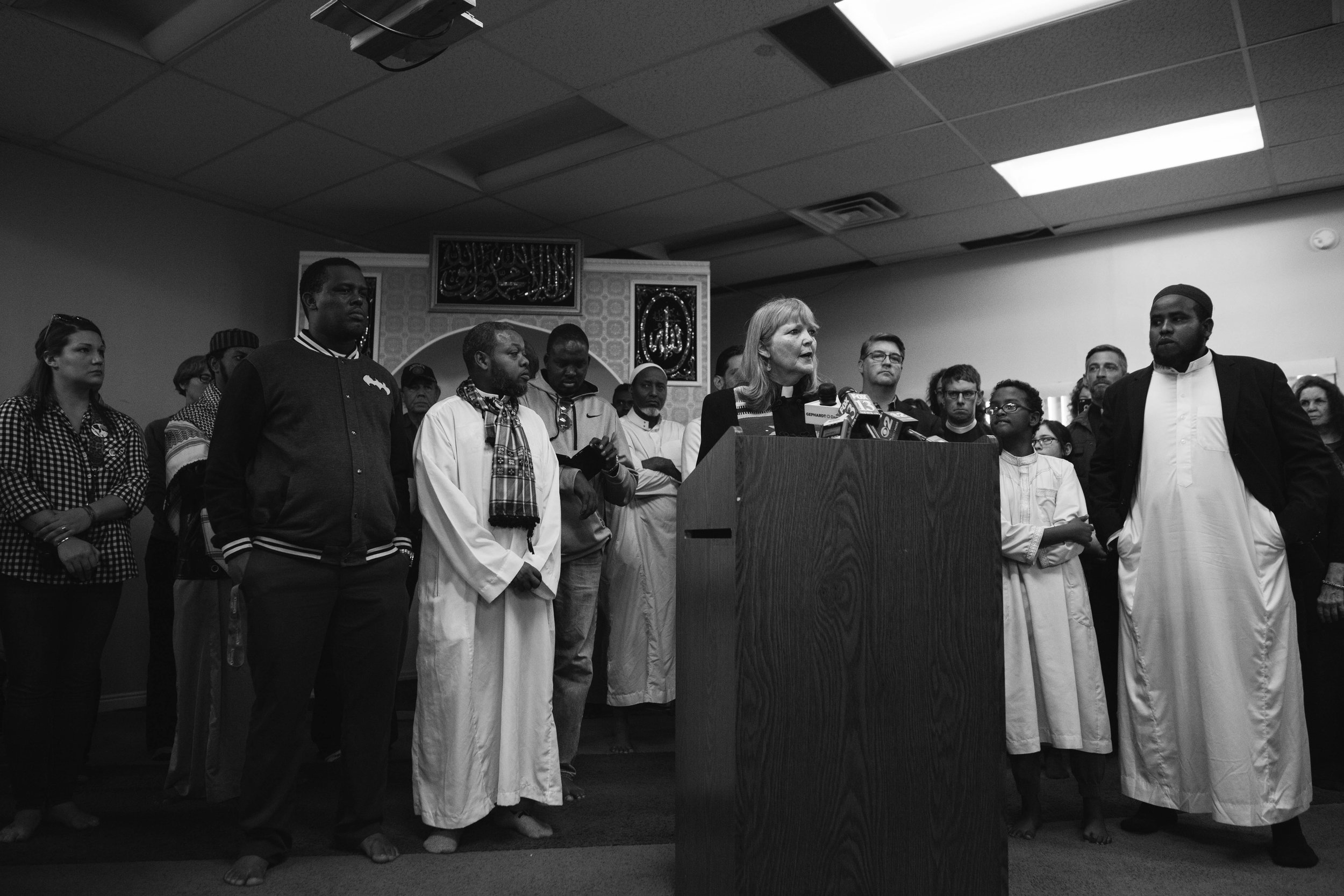 Reverend Patty Willis delivers an impassioned speech in support of all Muslims endangered by discrimination. 