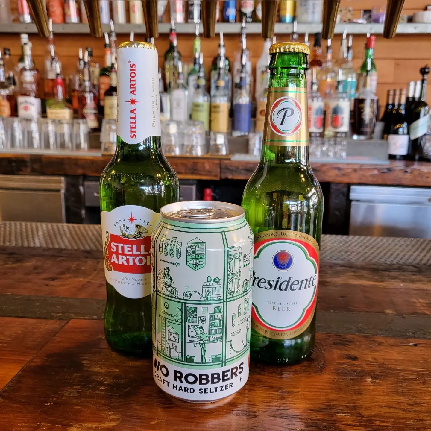 It's almost St. Patrick's Day weekend! Come celebrate with us and check out the green brews we have at Franklin 820 - @stellaartois, @cervpresidente and @two_robbers Hard Seltzer ☘️🌟
.
.
.
.
.
.
.
.
.
#brooklyn #bar #drinks #stpatricksdayevent #broo