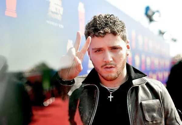This guy ✌️ @bazzi at the #mtvmovieawards2019 #grooming by me #michalmakeup #Bazzi