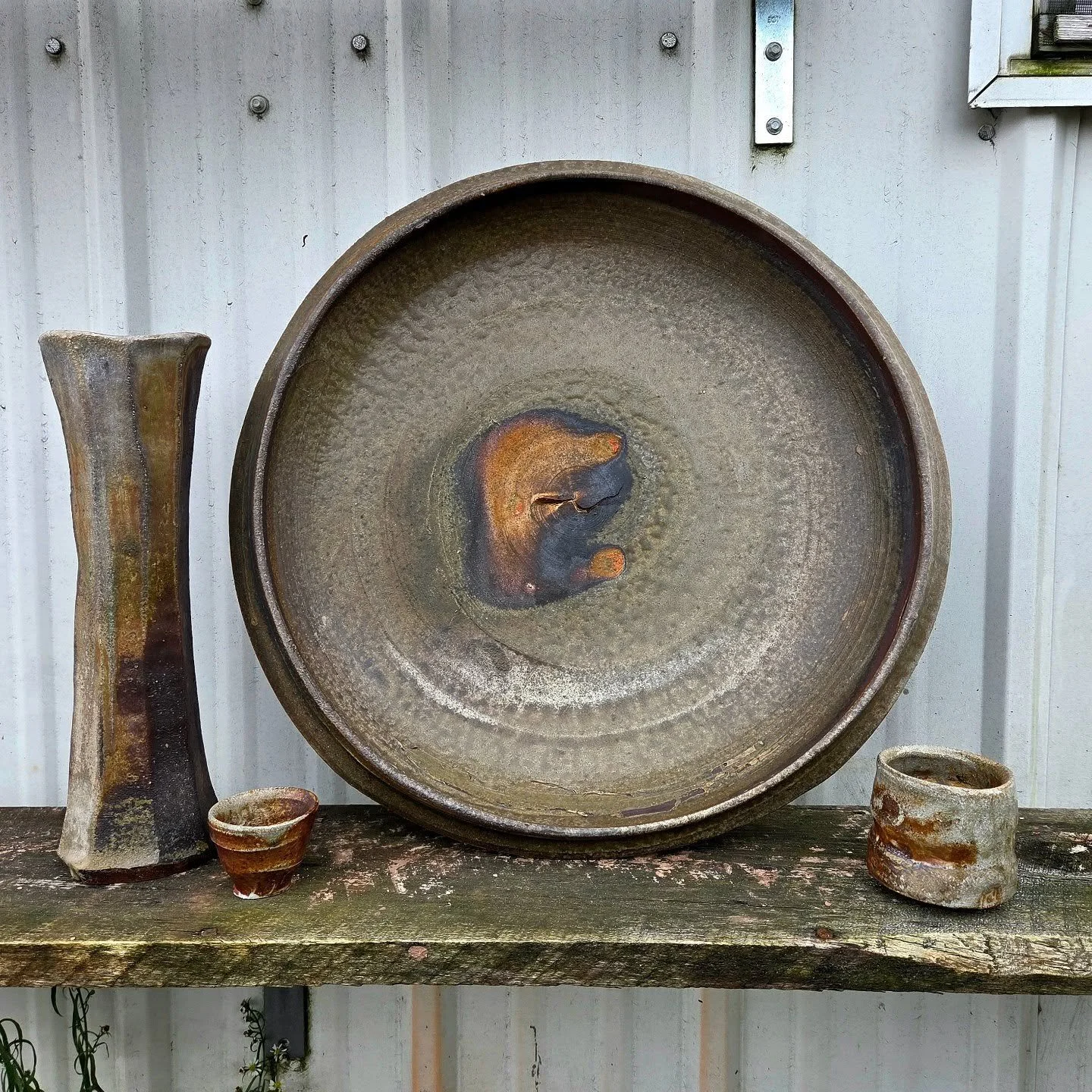 Few pieces of new #woodfiredpottery from 2 firings at @thepotterskeep and @csbsjuart :: thank you to the crews! Hope to see those of you who can make it to @wncpotteryfest on Nov. 8th in Sylva, NC! Cheers
.
#pottery #functionalpottery #art #ceramicar