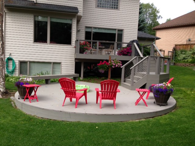 TREX_Custom_Decking_Round_Gravel_Path_Gray.JPG