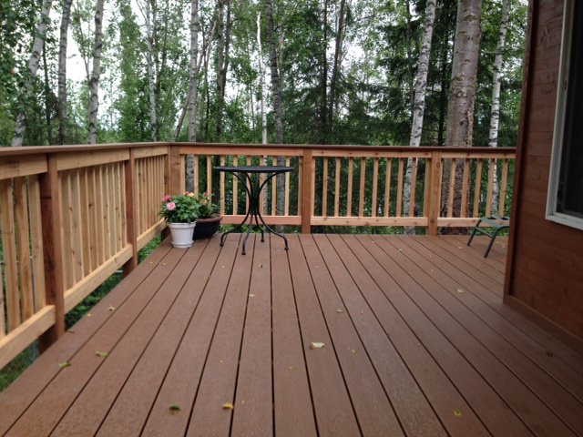 Trex_Cedar_Railing_Treehouse_Brown.JPG