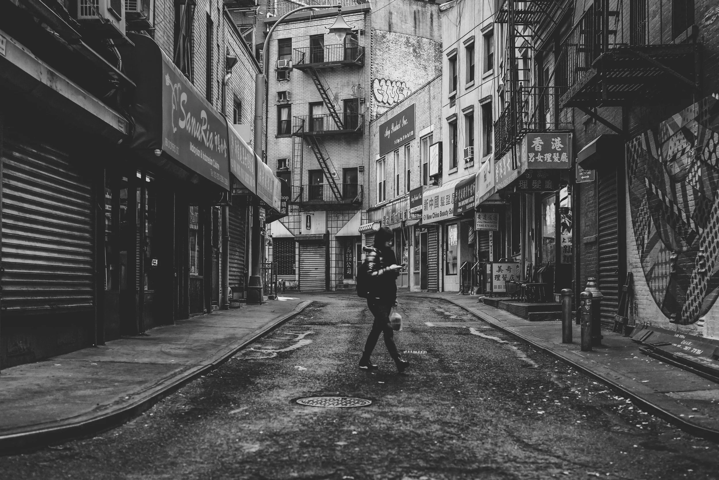 Shades of Narrative: Why Black and White Street Photography Triumphs in Storytelling