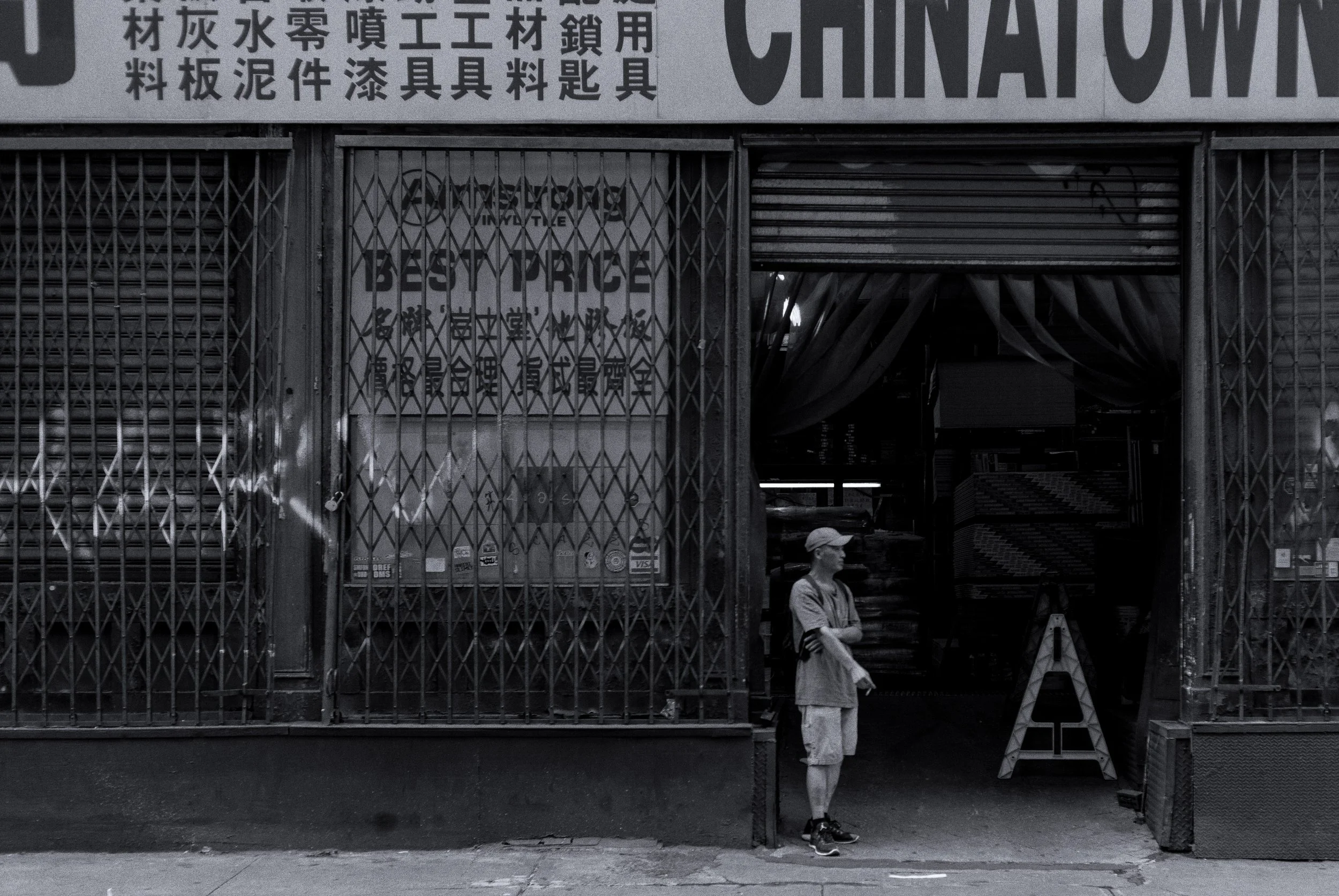 Waiting in the Gate — Chinatown Street Scene | Chris T. Ramos Photography