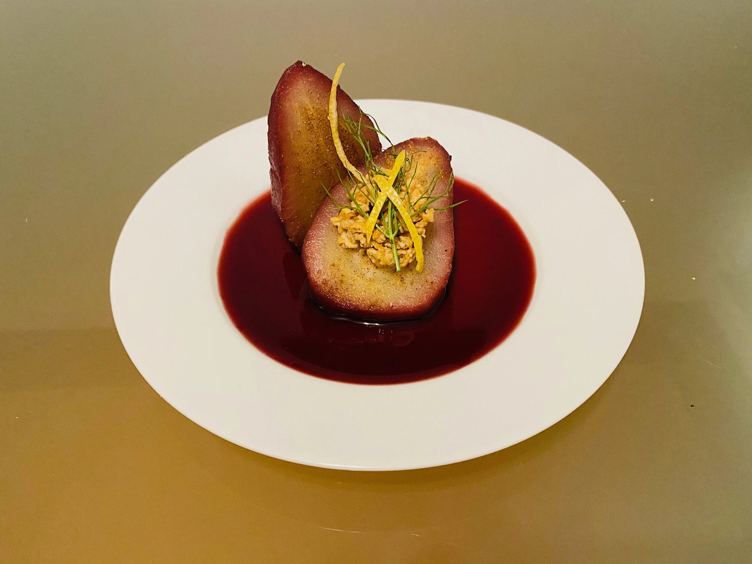 Poire à la Beaujolaise