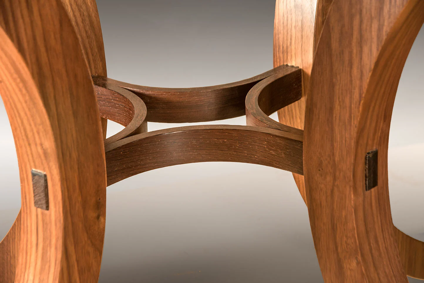 khls-table-stretcher-detail-6146-sm.jpg