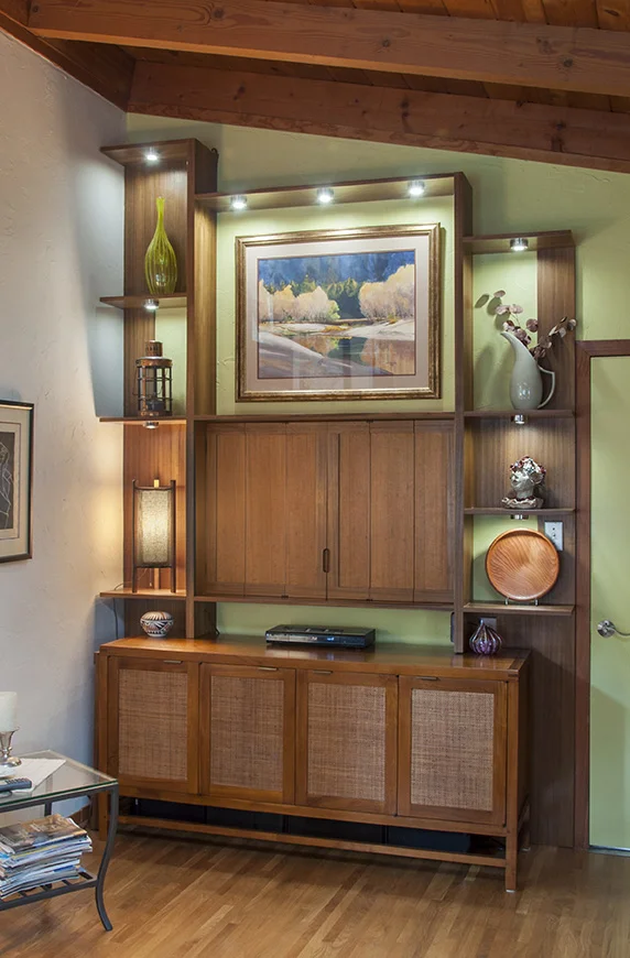 rrs-wall-unit-8235-closed-sm.jpg