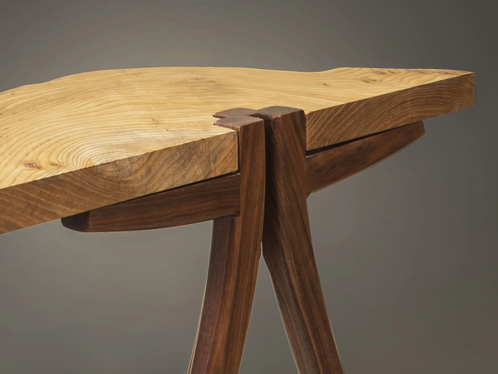 khls table detail 0841 sm.jpg