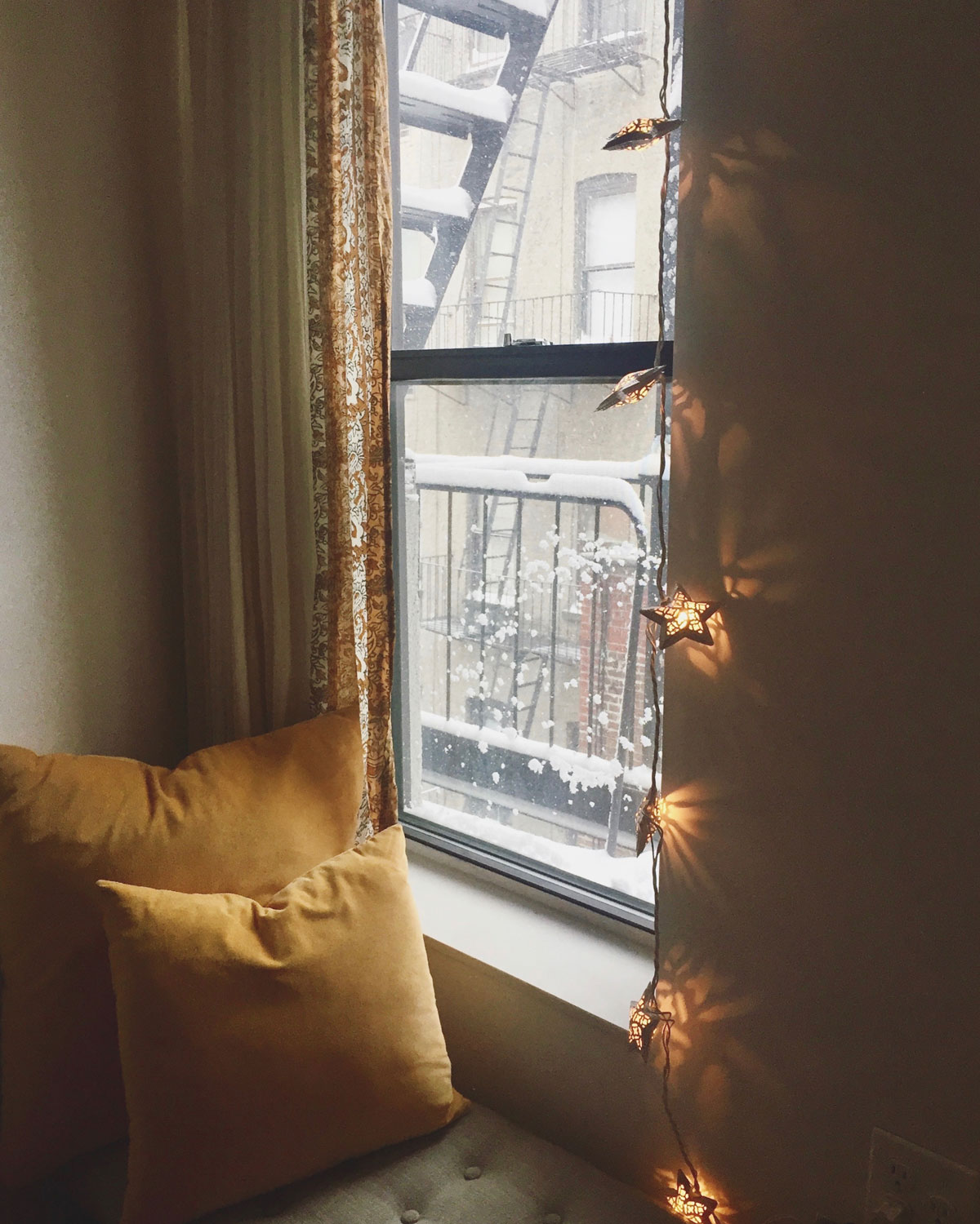 Making-the-most-of-snow-days-in-NYC-via-5thfloorwalkup.com-by-Melina-Peterson.jpg