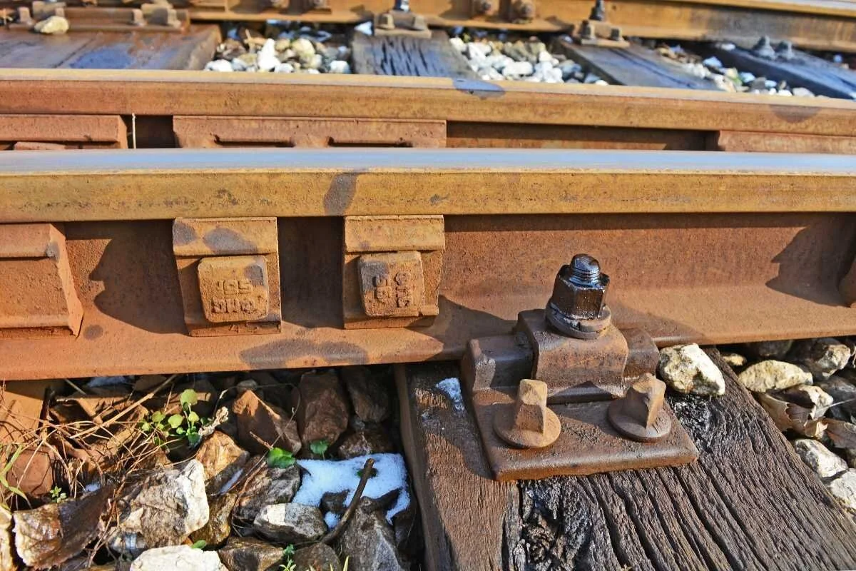 Asbestos in Aging Railcars and Tracks