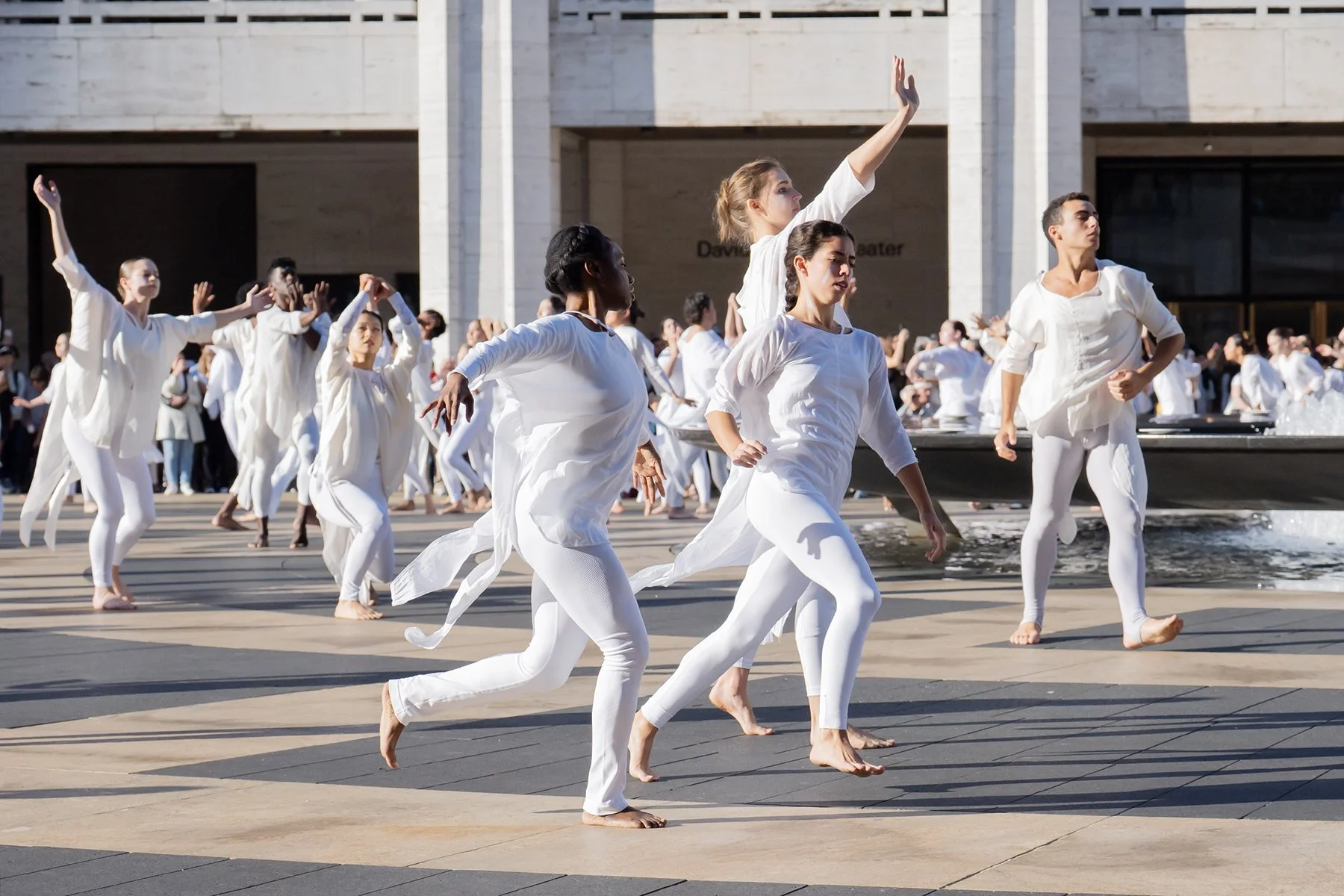  Table of Silence Performance   Photo by Hisae Aihara 