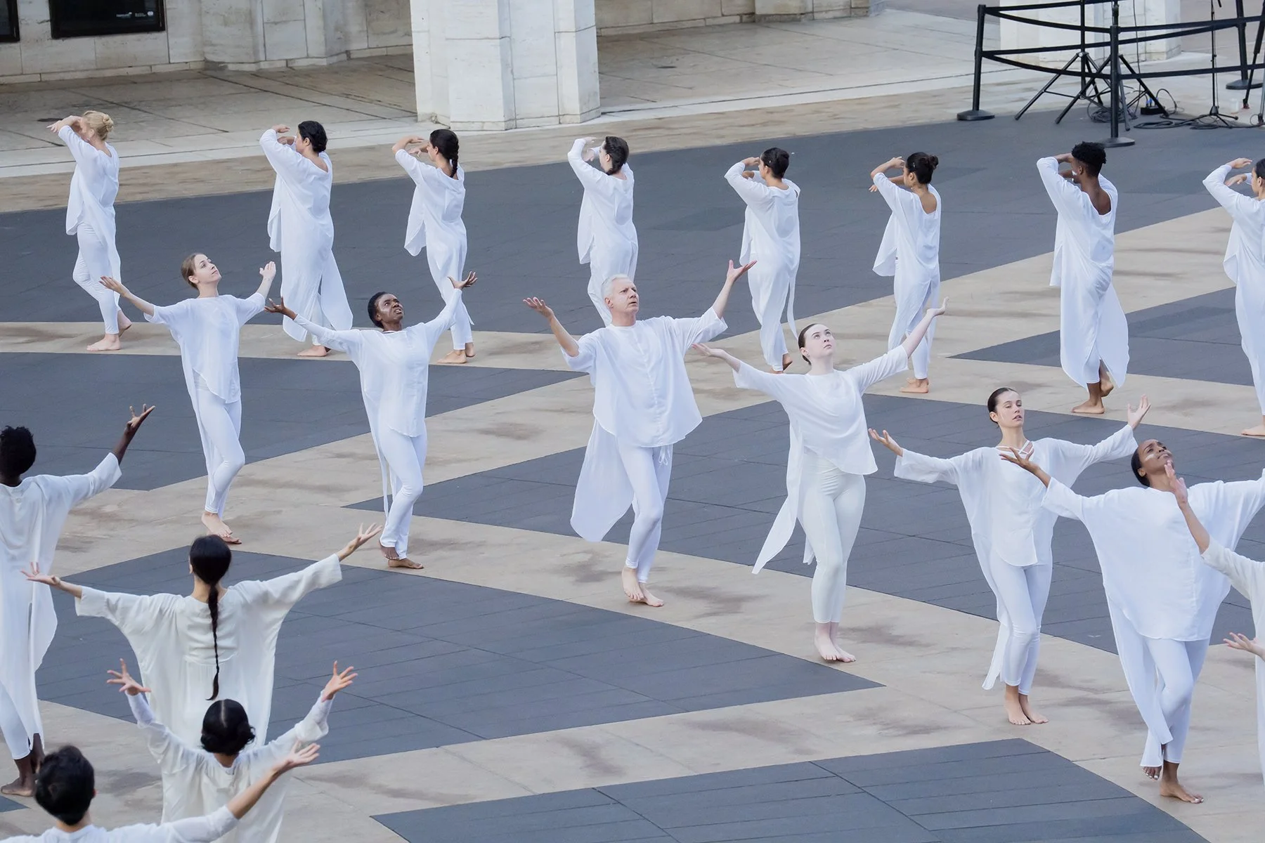  Table of Silence Performance   Photo by Hisae Aihara 