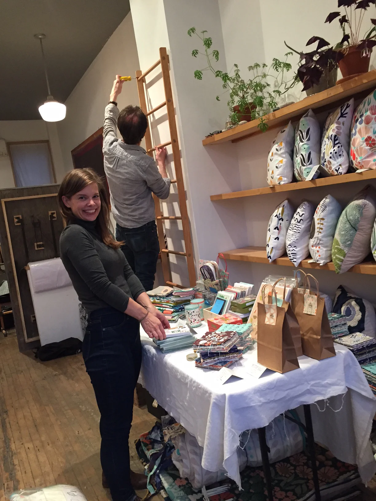 Sweet surfacedesigner Elizabeth Olwen setting up the night before