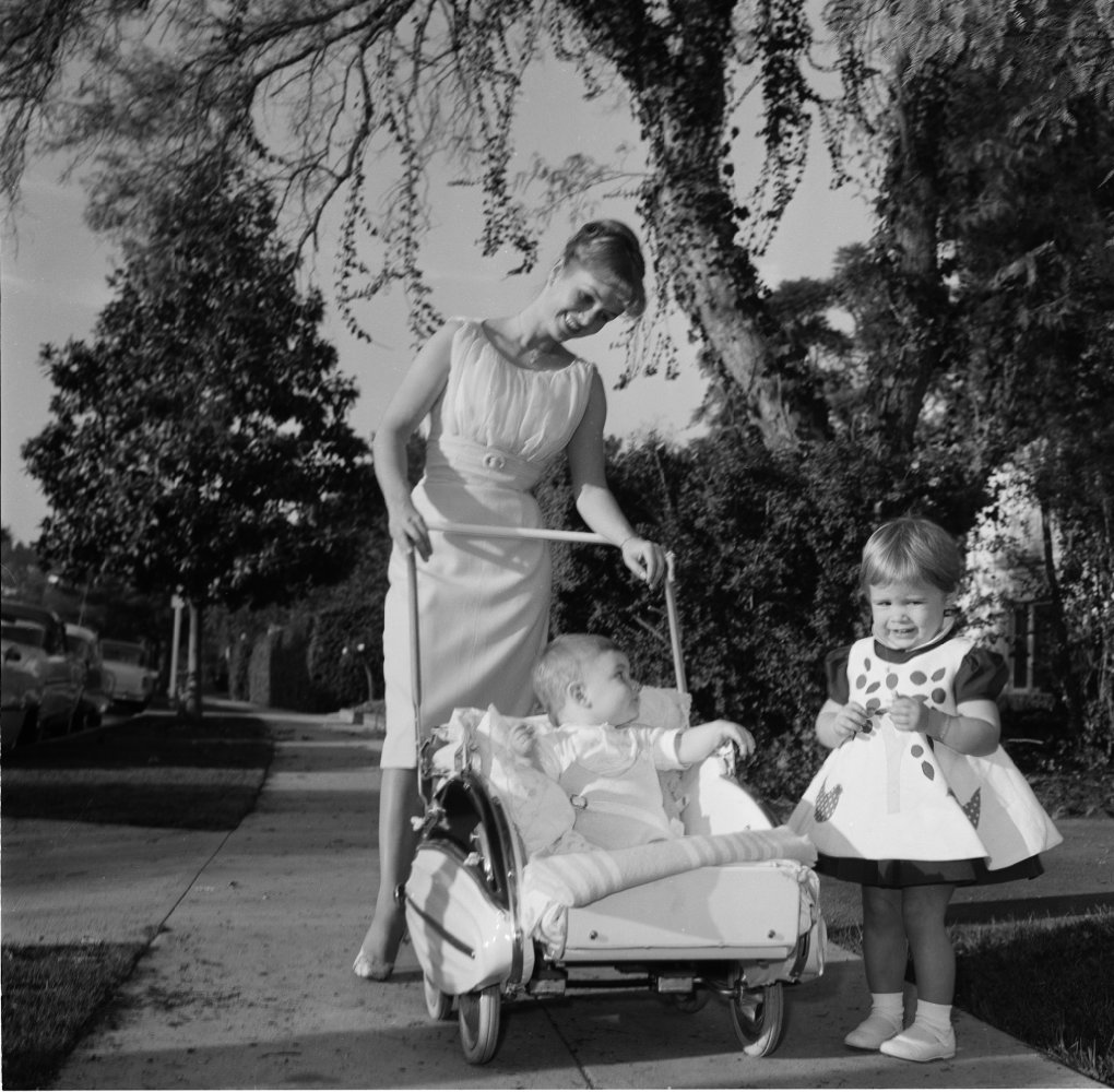 todd-fisher-carrie-fisher-debbie-reynolds-2.jpg