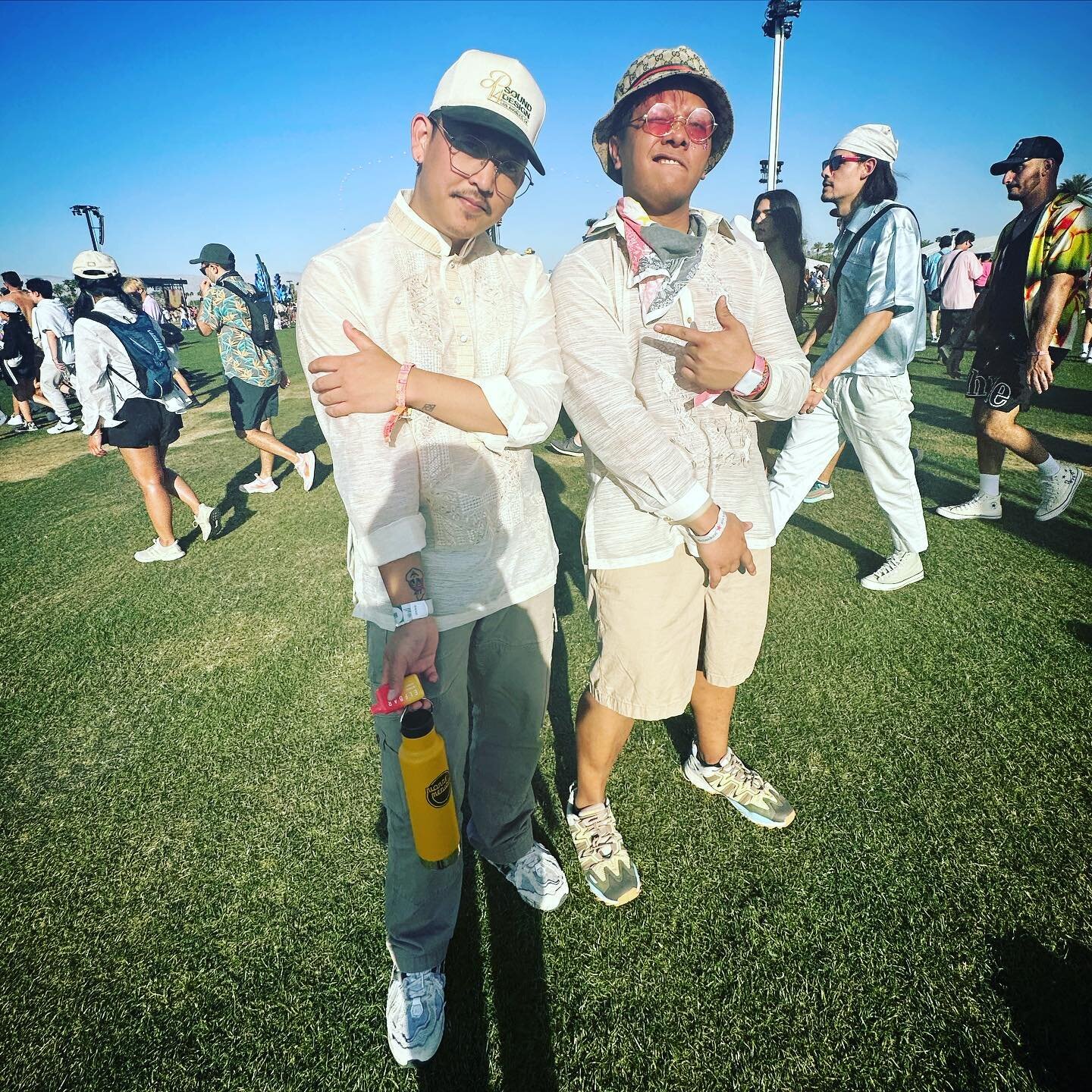 🎡 🌵 🇵🇭 🎈 ☀️ ✨ 

The guest appearances for weekend 2 were aiiiiight but did they have the West Coast x East Coast Filipino comedian duo making barongs Coachella fashion collecting mano pos from the Kenny Beats moshpit FOR THE CULTURE

🫳😎

Didn&