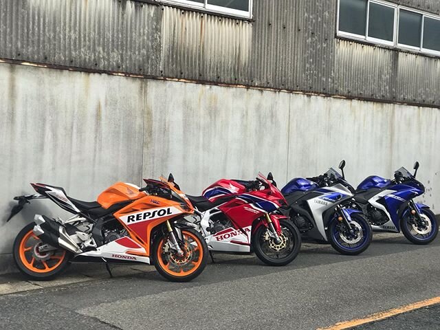 在庫を切らしていました、
CBR250RR2台入荷しました😃
プロペイントを施したレプソルカラーとワークスレッドです。
本日GOOBIKEにUPしています。
ホームからグーバイク在庫一覧が見れるので是非チェックして下さい！
R25も2台入荷しています。
明日にはUP出来ると思います。