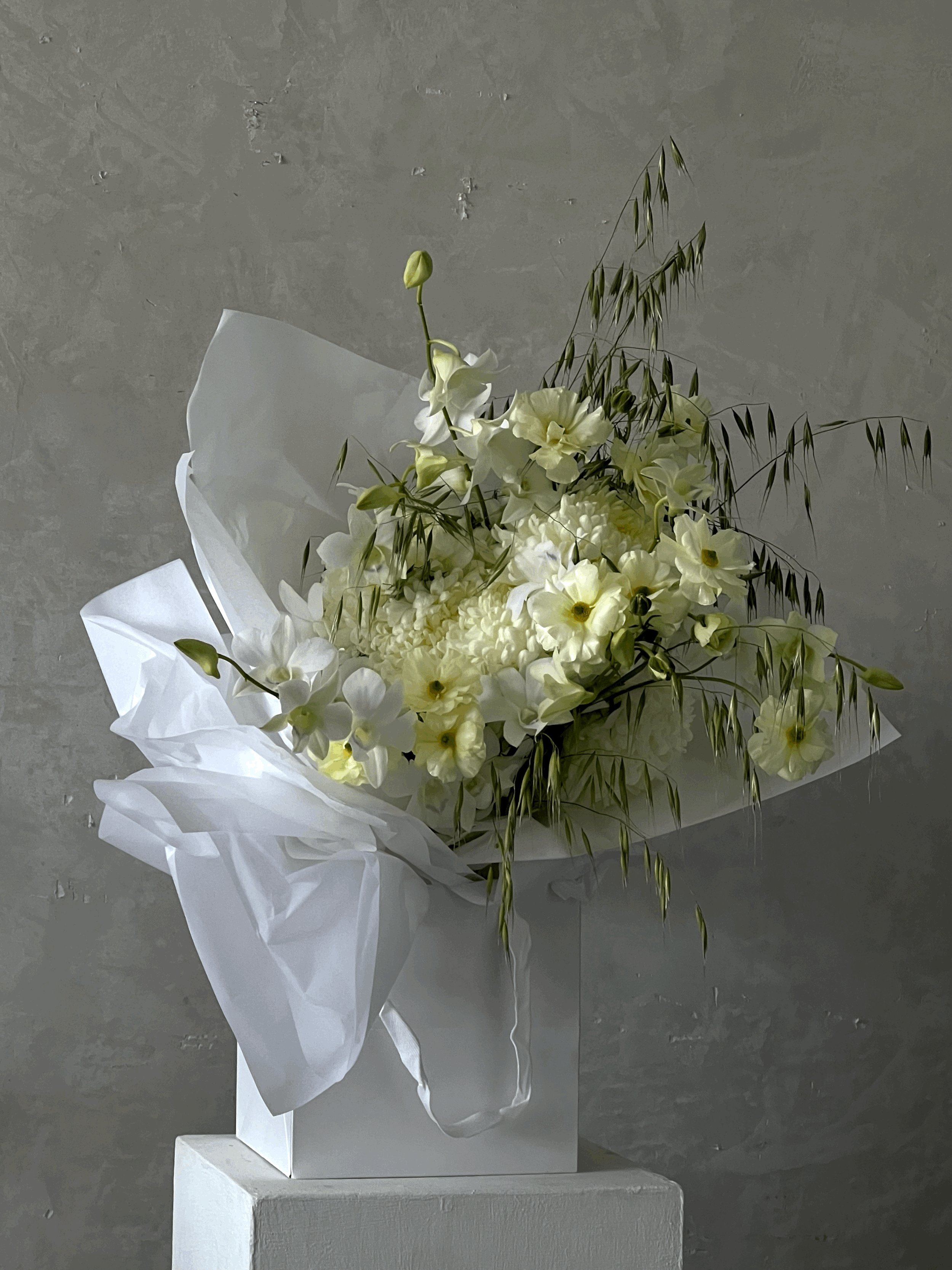 Ramo de flores con dos tipos de flores de temporada