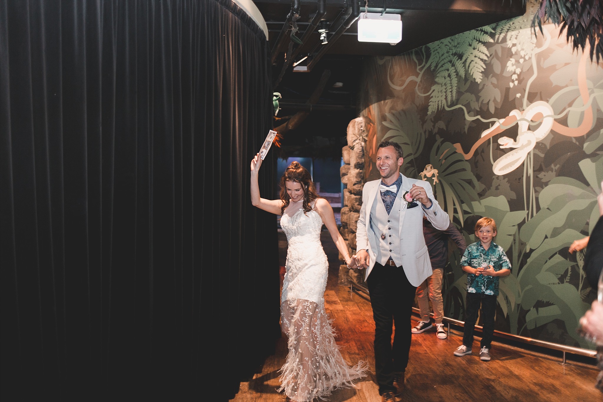 Lecinda Ward, Melbourne Wedding Photographer, Melbourne Aquarium_0279.jpg