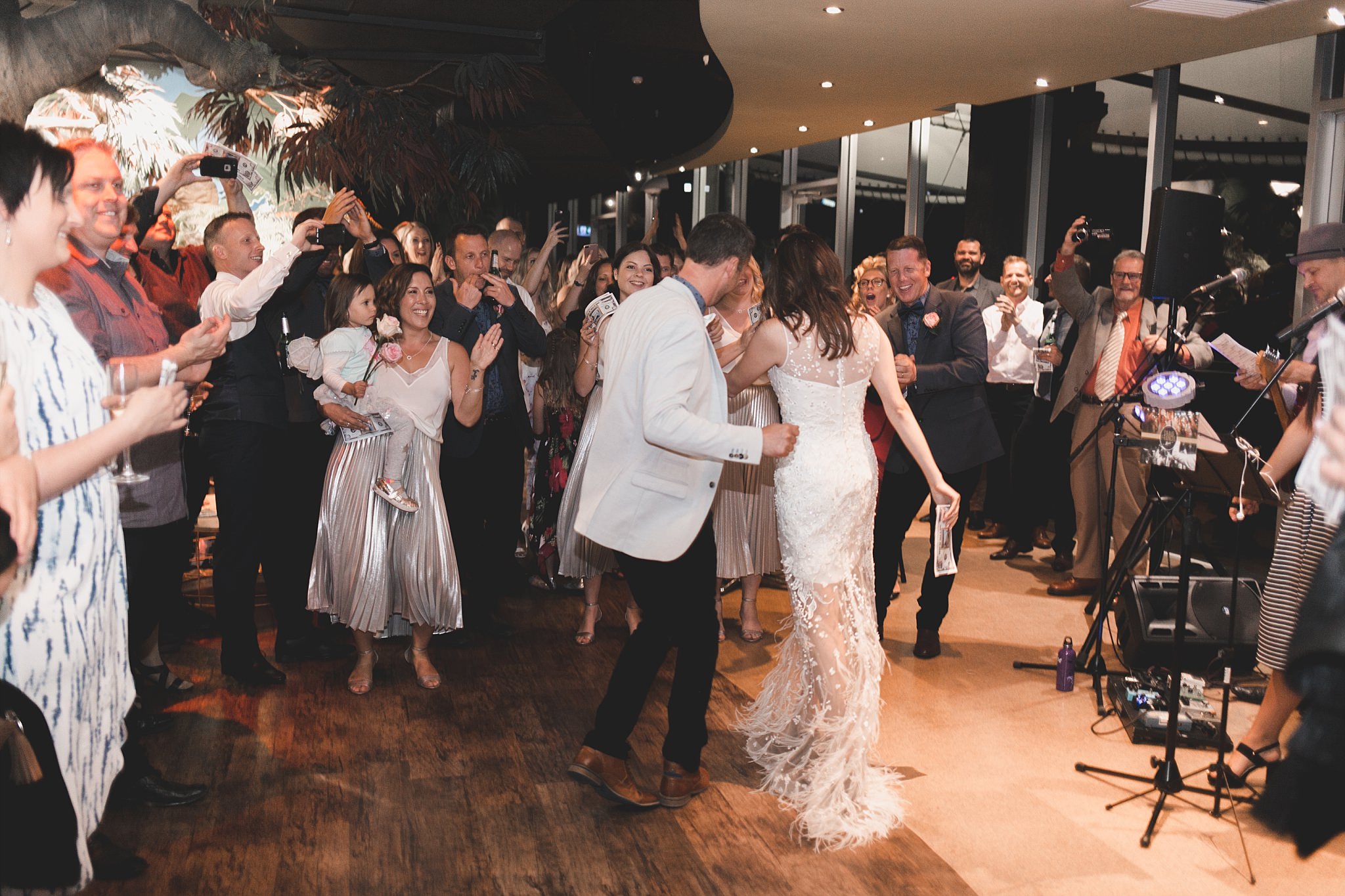 Lecinda Ward, Melbourne Wedding Photographer, Melbourne Aquarium_0280.jpg