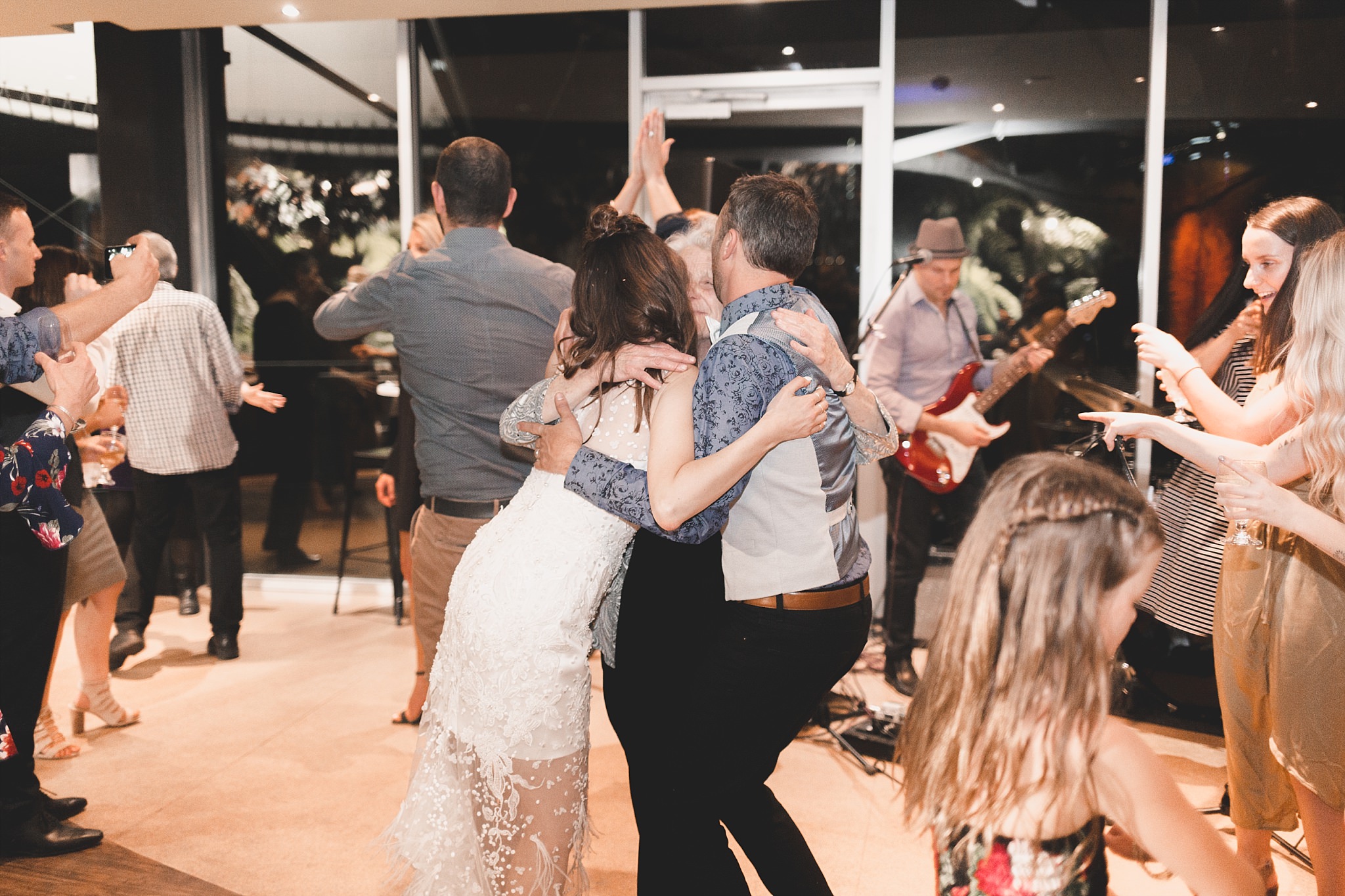 Lecinda Ward, Melbourne Wedding Photographer, Melbourne Aquarium_0303.jpg