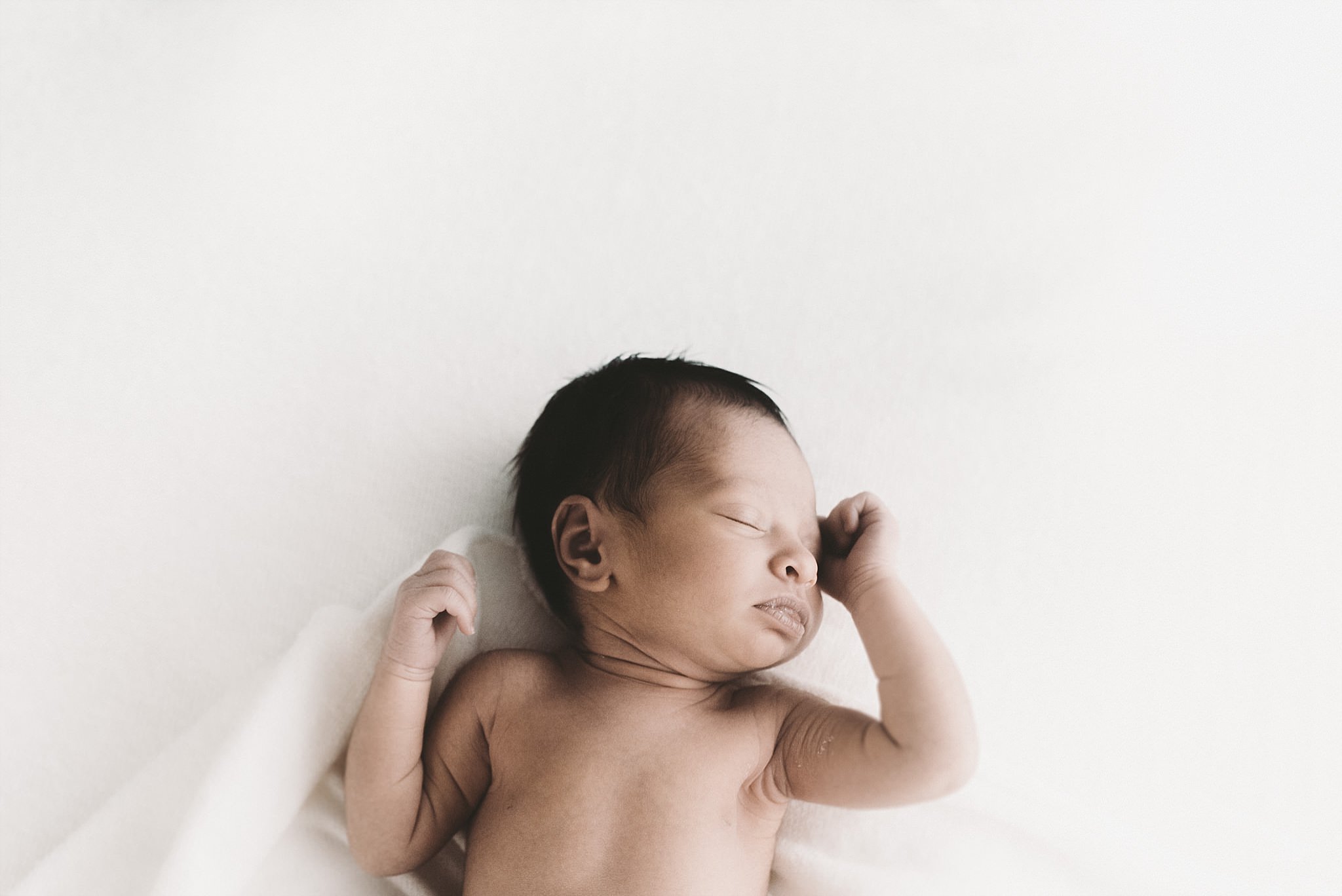 Melbourne Newborn Photographer, natural and candid moments_0003.jpg