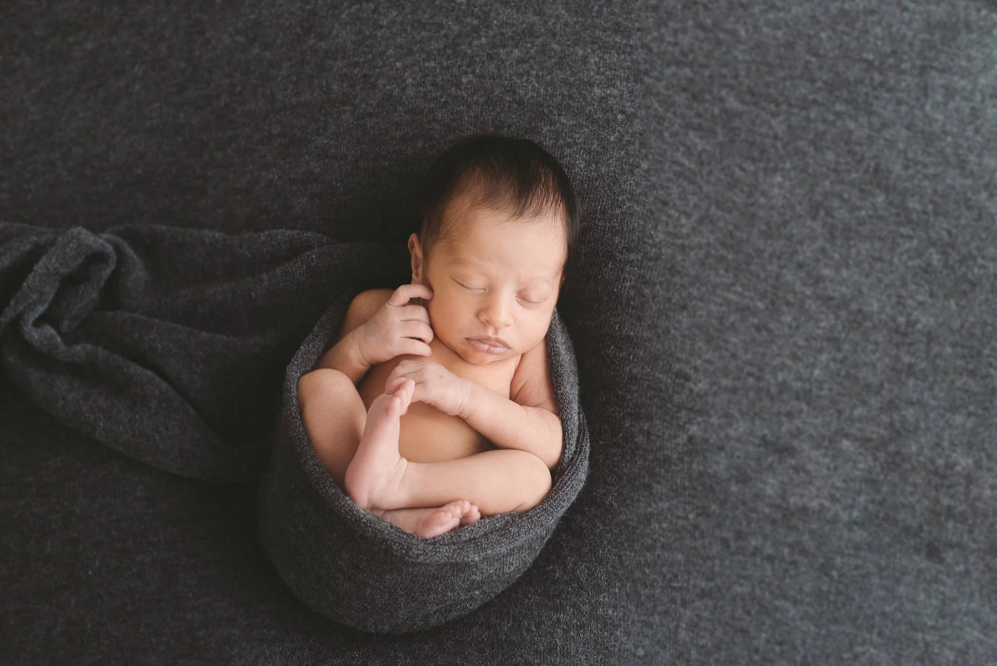 Melbourne Newborn Photographer, natural and candid moments_0020.jpg